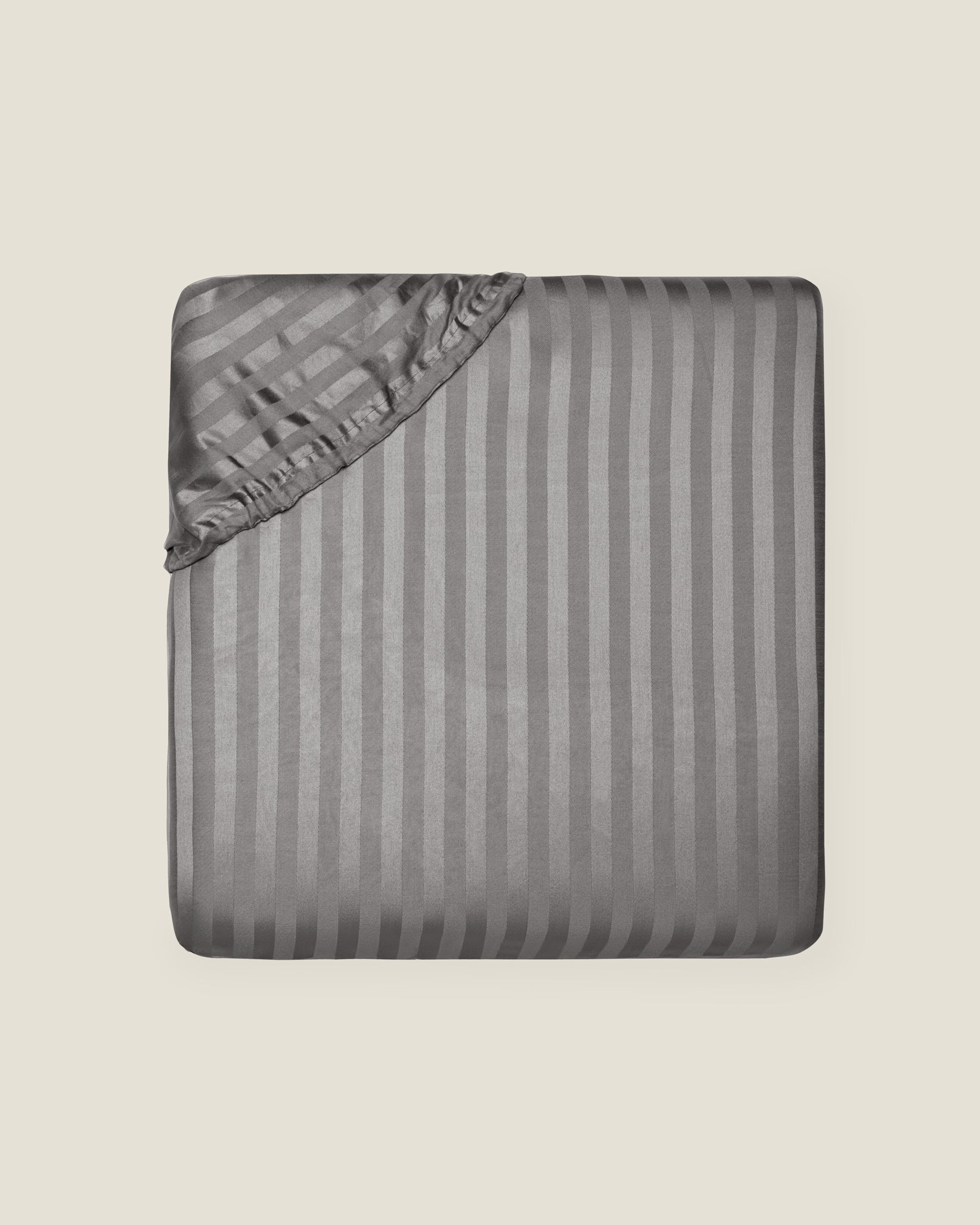 Raso Rigato fitted sheet in charcoal