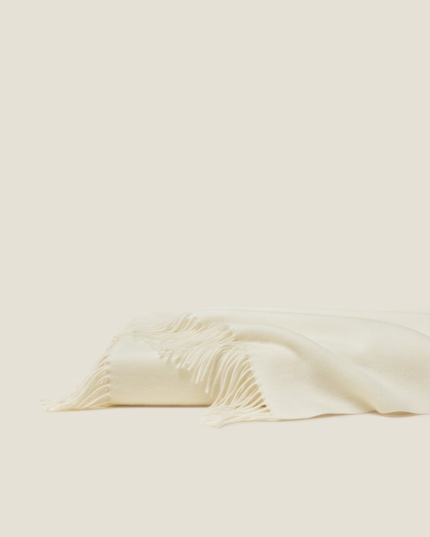 Misurina throw in ivory