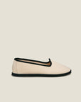Resort shoe in ecru/black