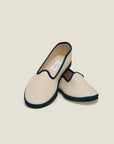 Resort shoe in ecru/navy