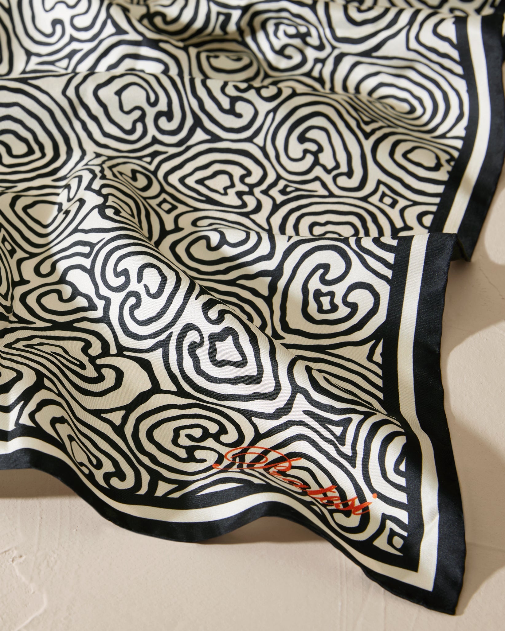 Cuore scarf in black/black