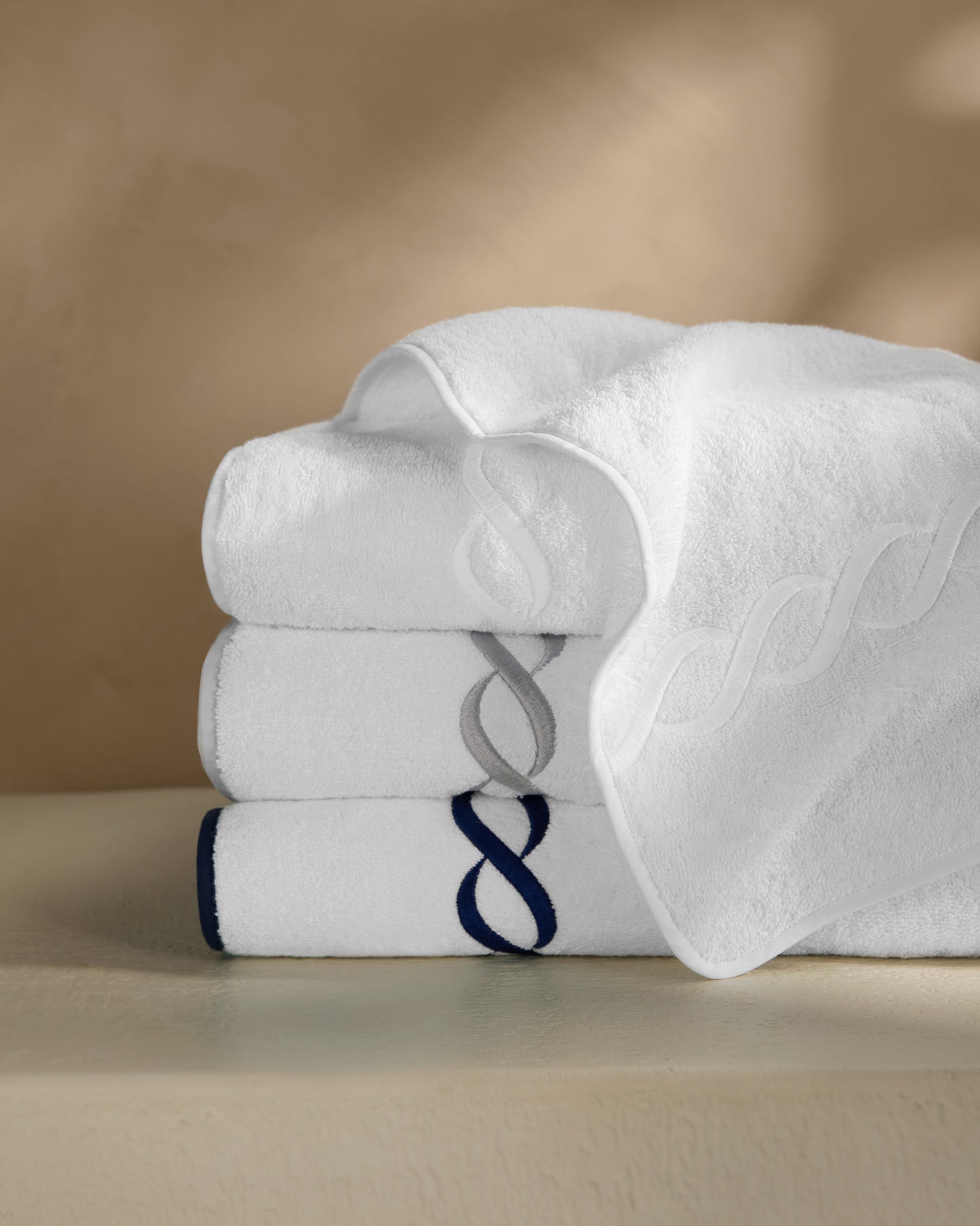 Treccia Moderno towel stack