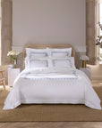 Arcata white/medium blue full bed