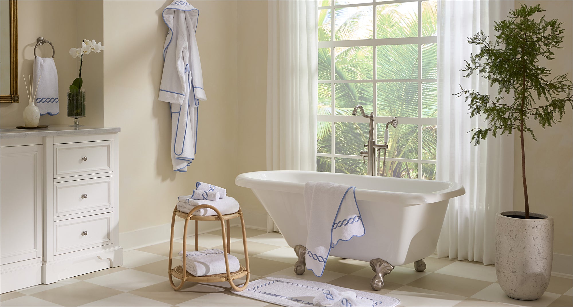 Treccia Medium Blue Bath