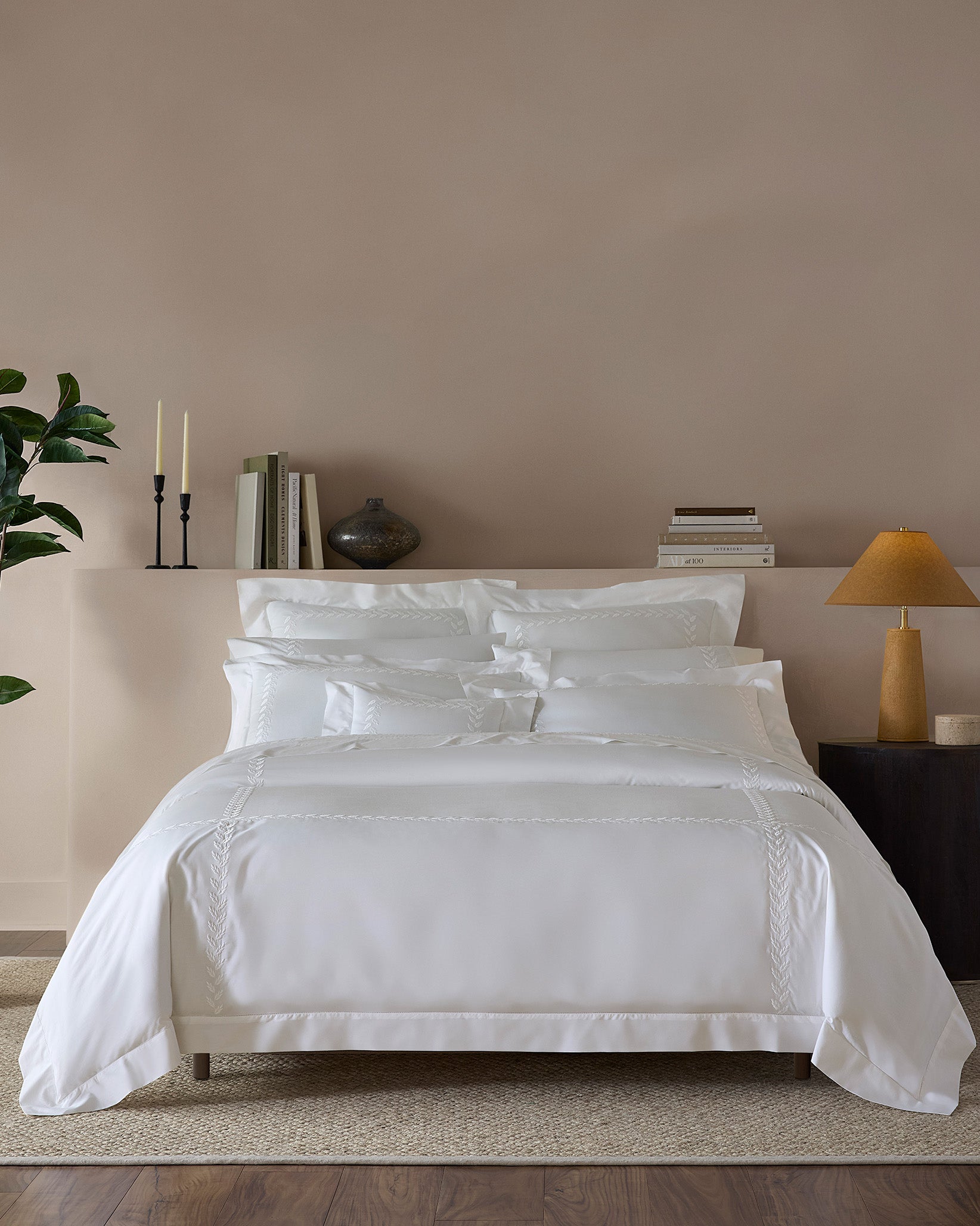 Federico white/white