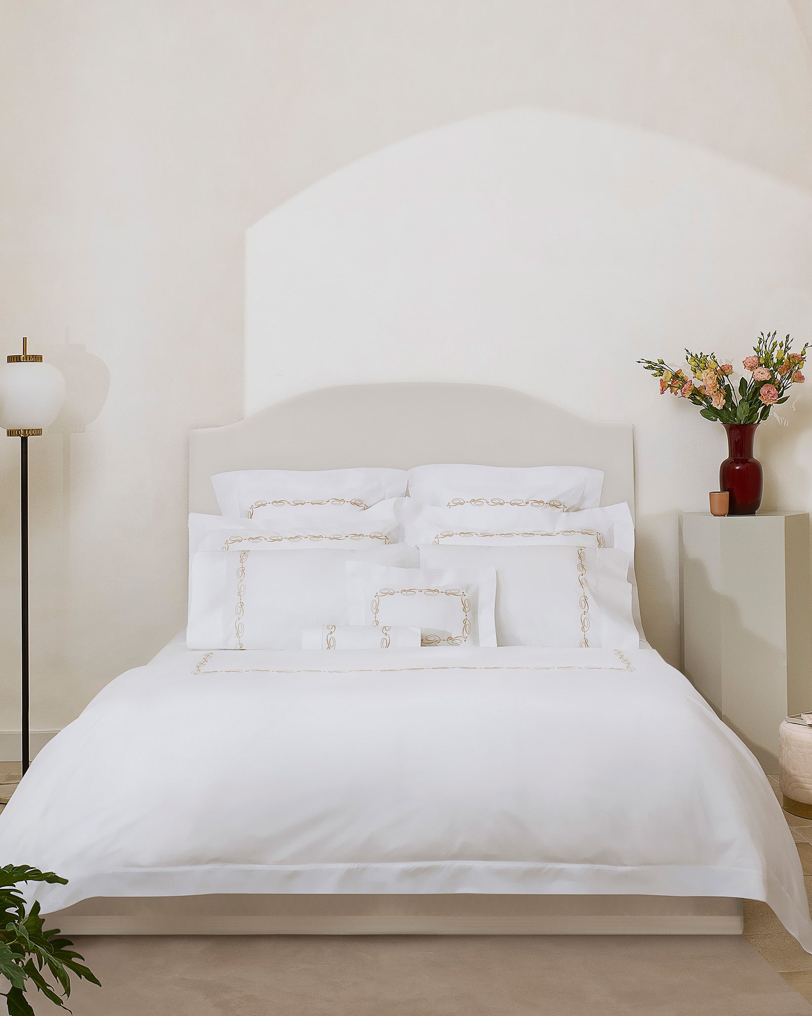 Icona bed white/beige
