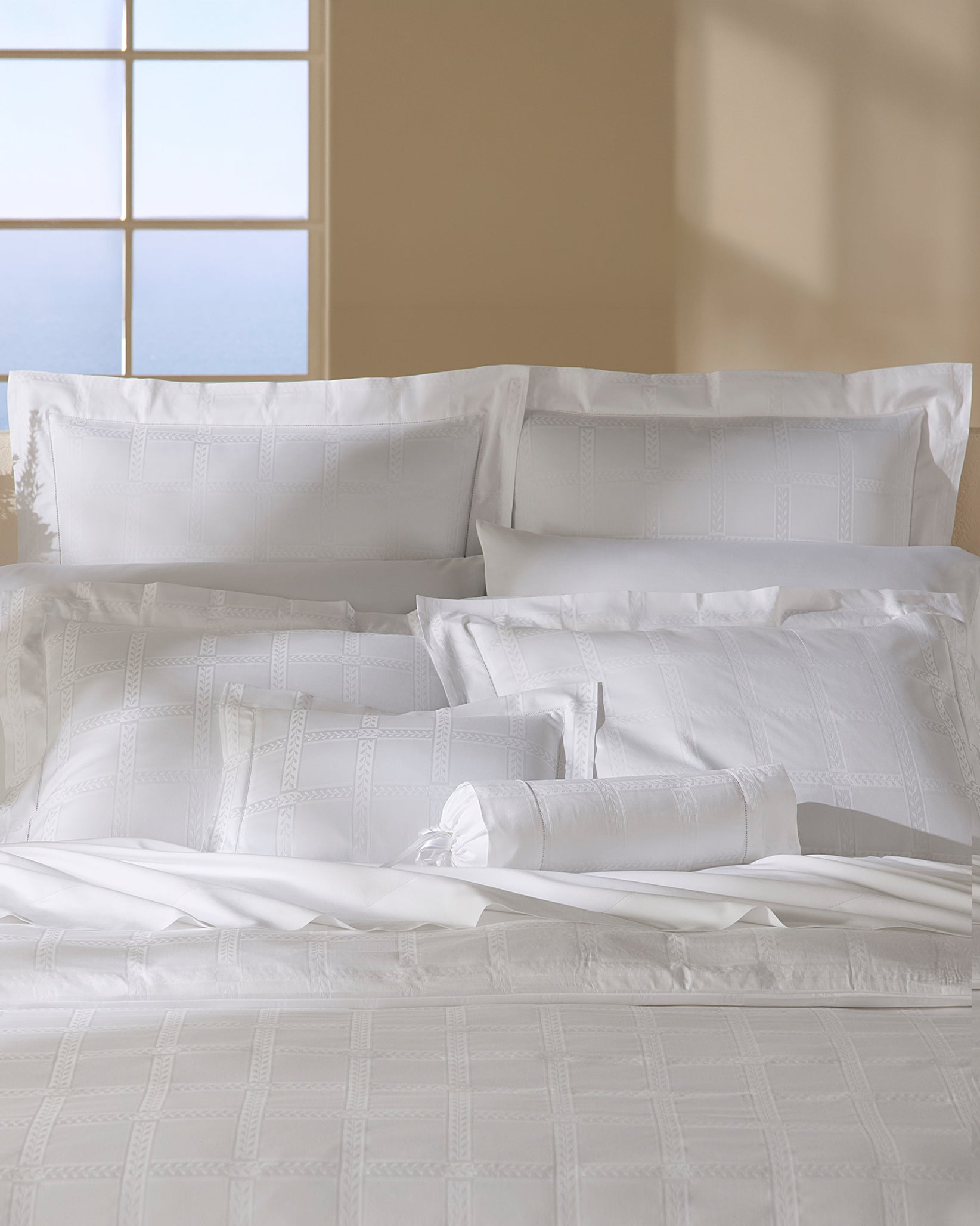 Impero jacquard bed close up