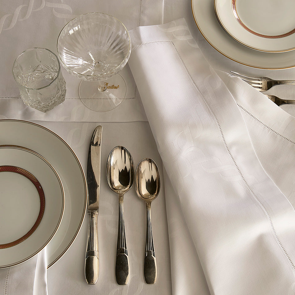 Italian craftsmanship table linen details