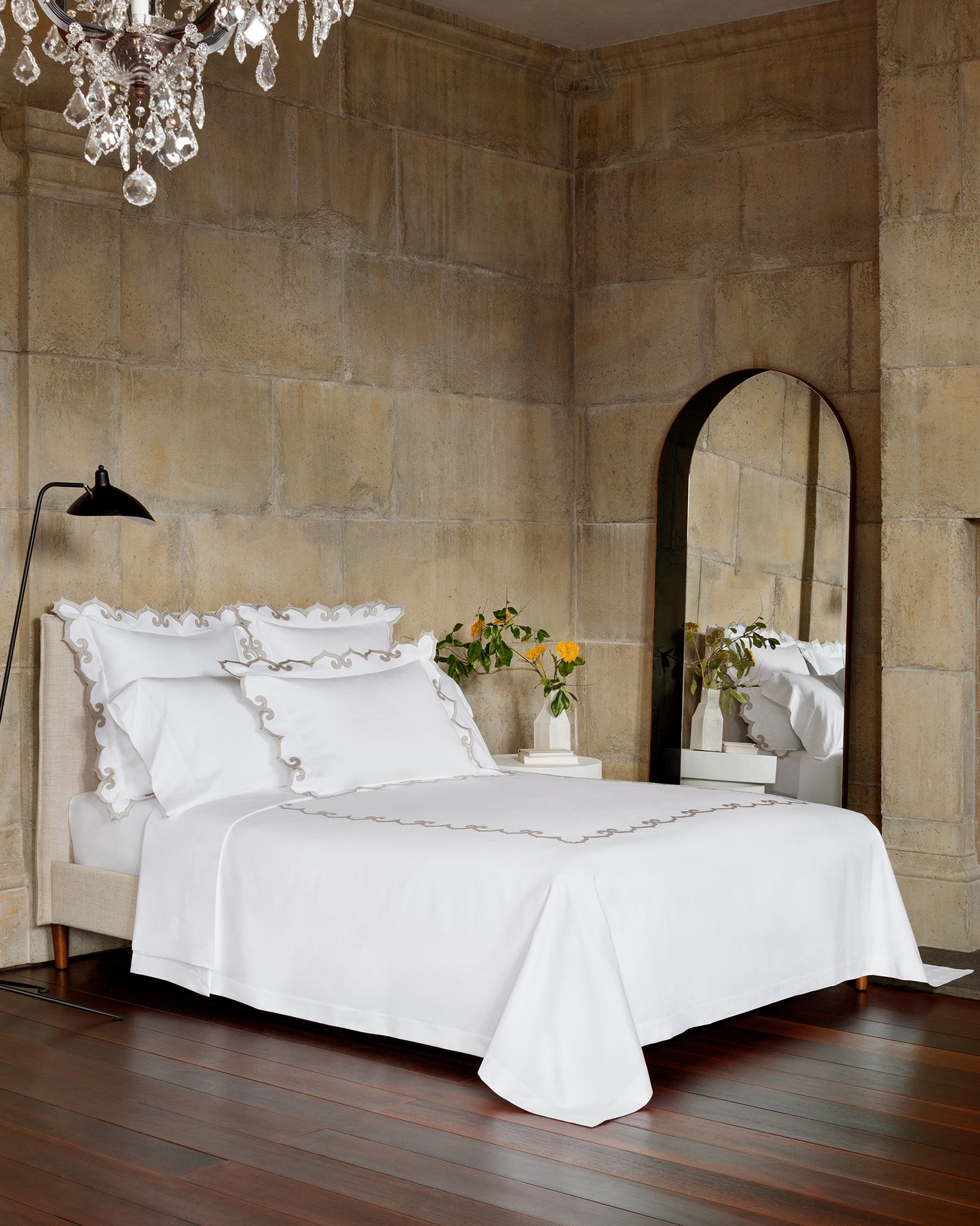 Marrakesh bed side angle white/sterling