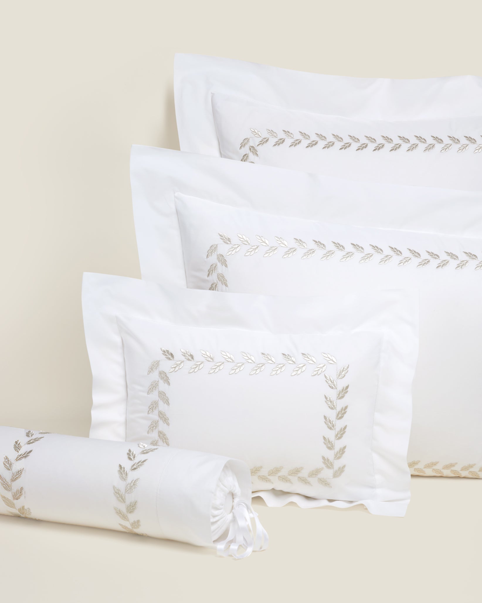Federico queen, standard, boudoir and neckroll sham in white/antique silver