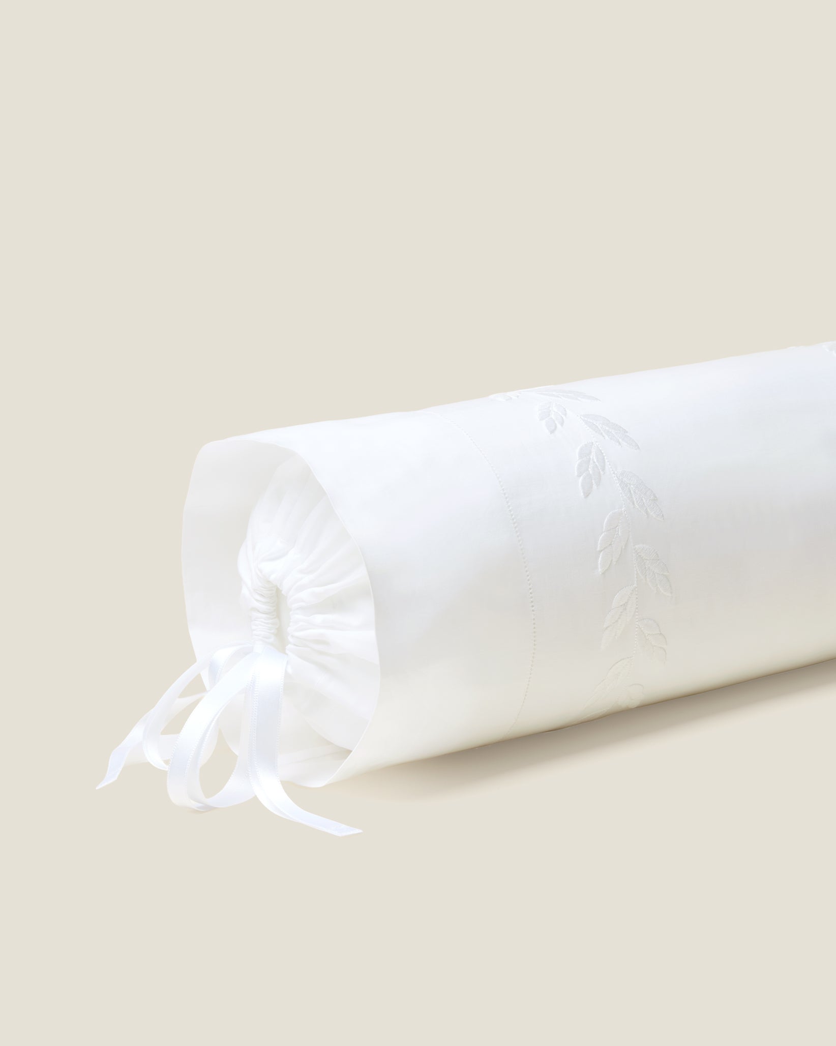 Federico white/white neckroll sham