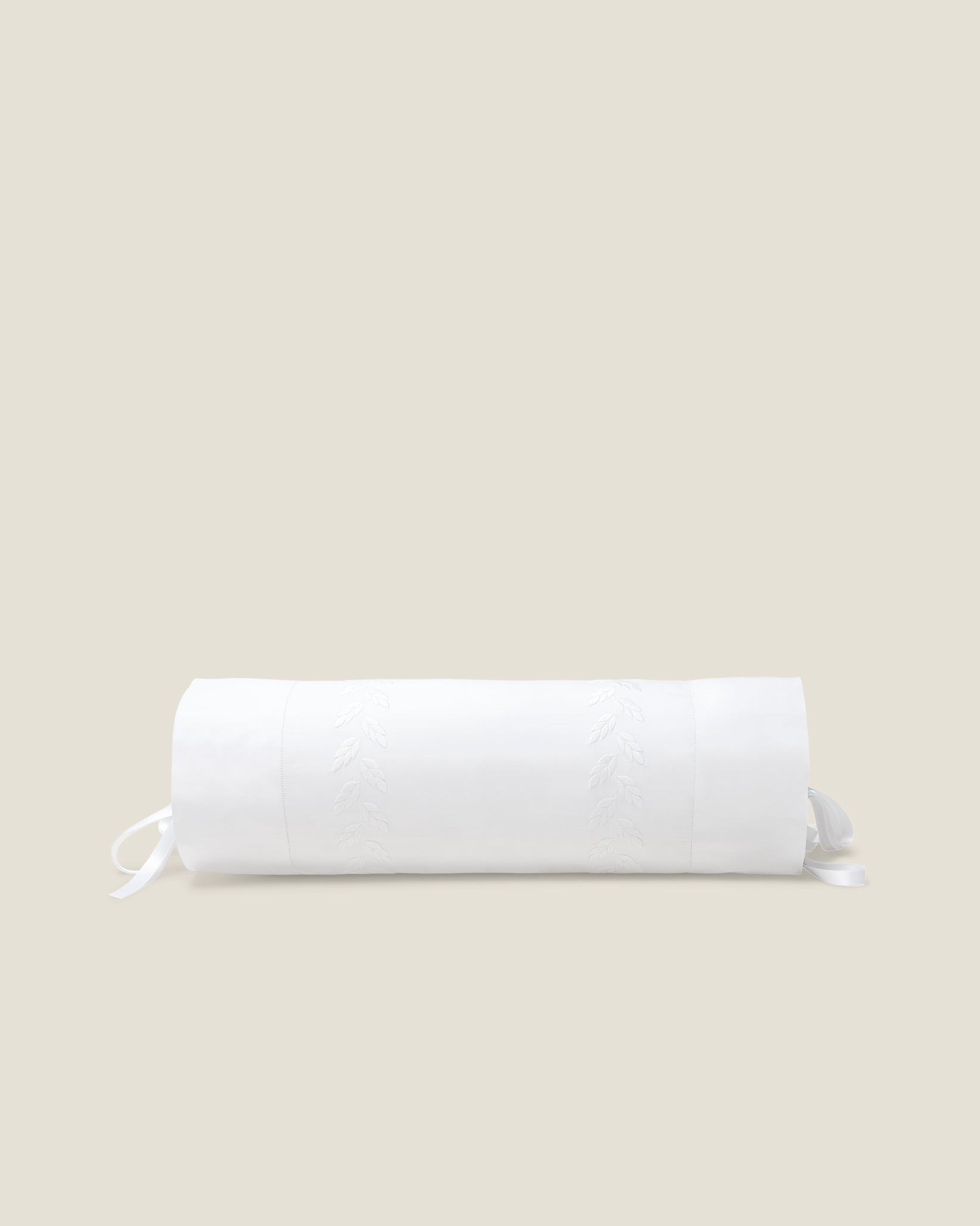 Federico white/white neckroll sham