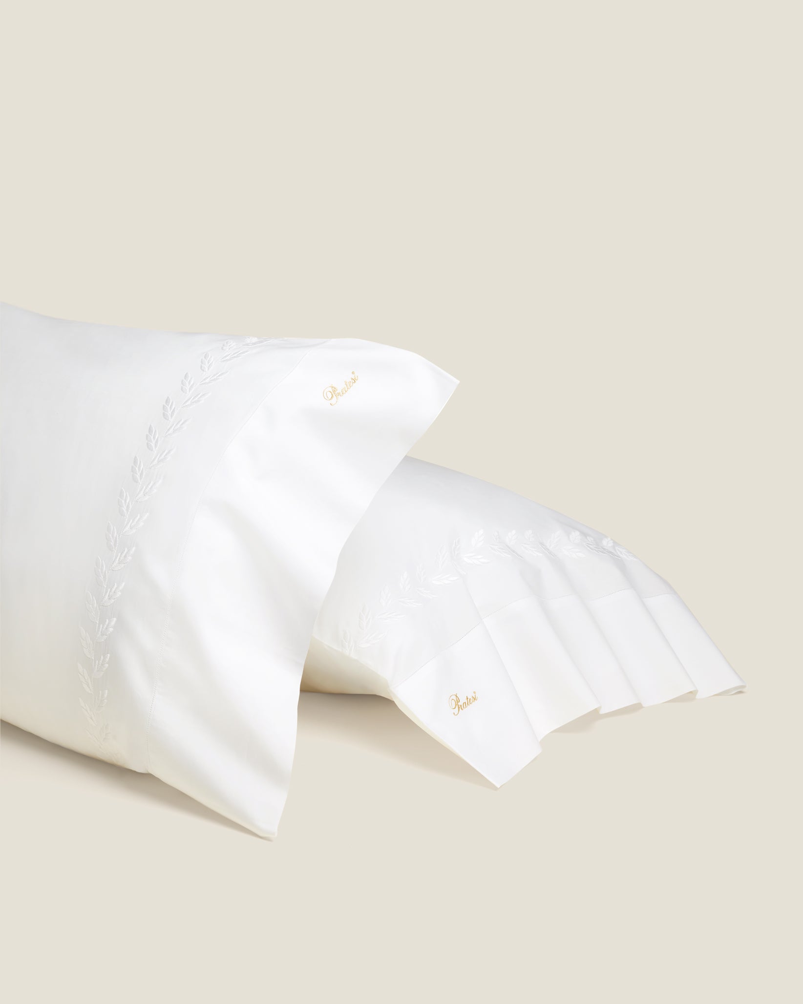 Federico white/white pillowcase pair
