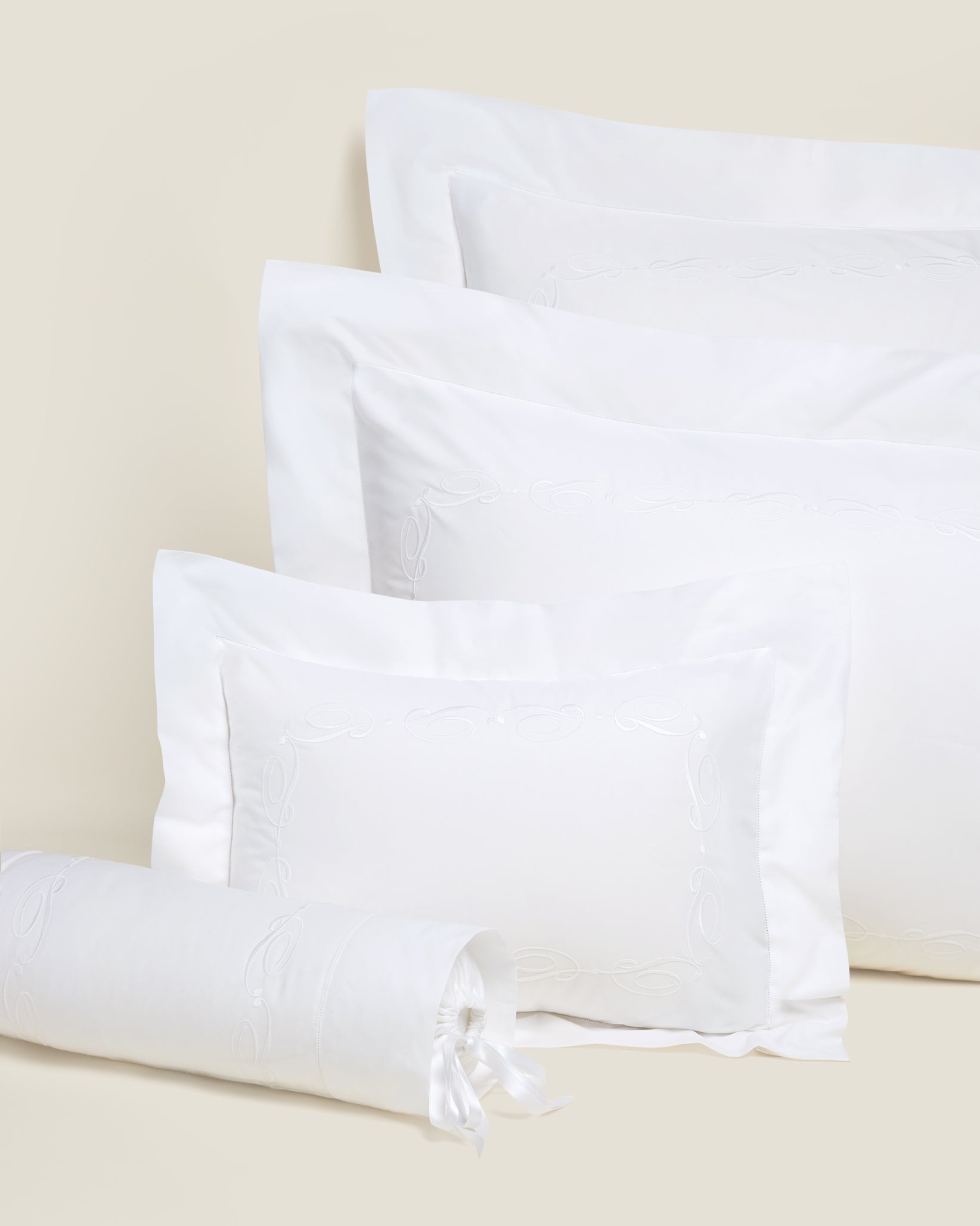 Icona queen, standard, boudoir and neckroll sham in white/white