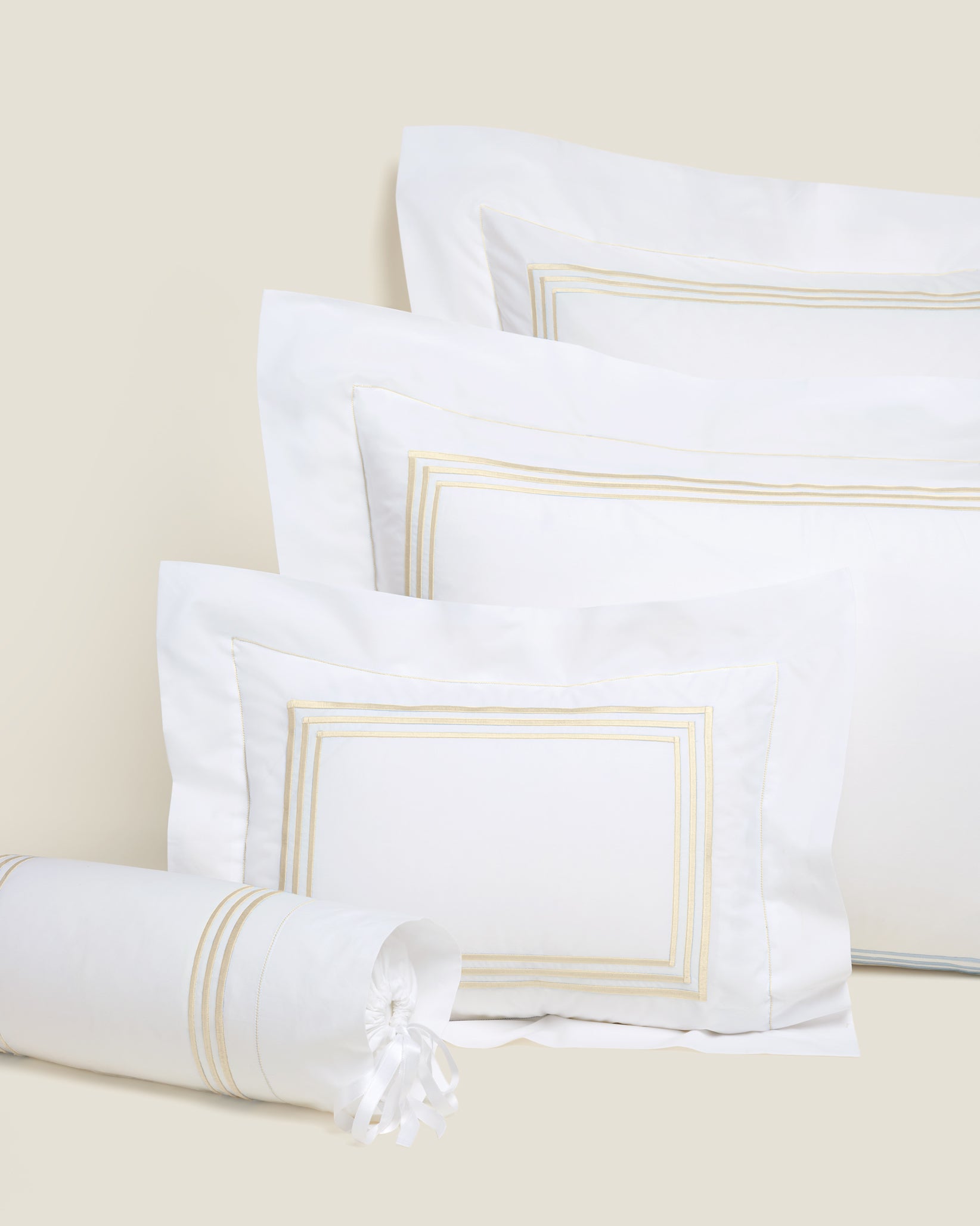 Tre Righe queen, standard, boudoir and neckroll sham in white/beige