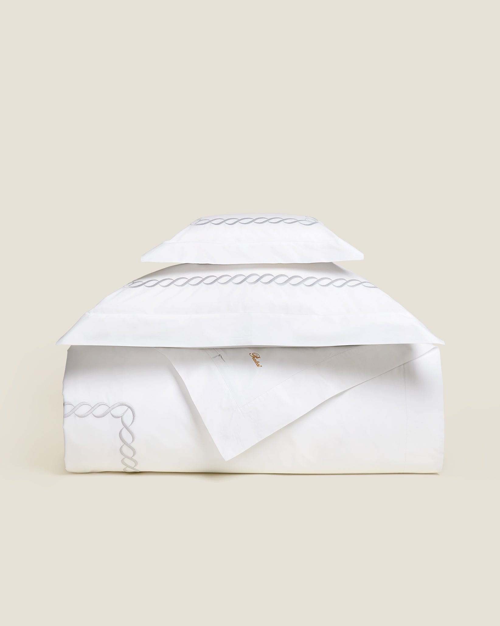 Treccia Moderno white/sterling duvet cover folded.