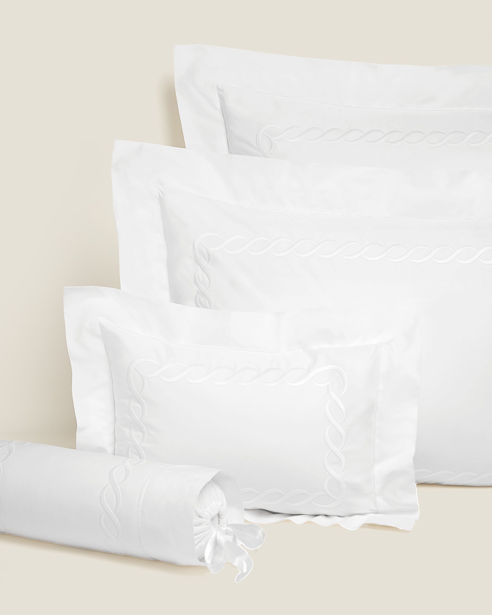 Treccia Moderno queen, standard, boudoir and neckroll sham in white/white