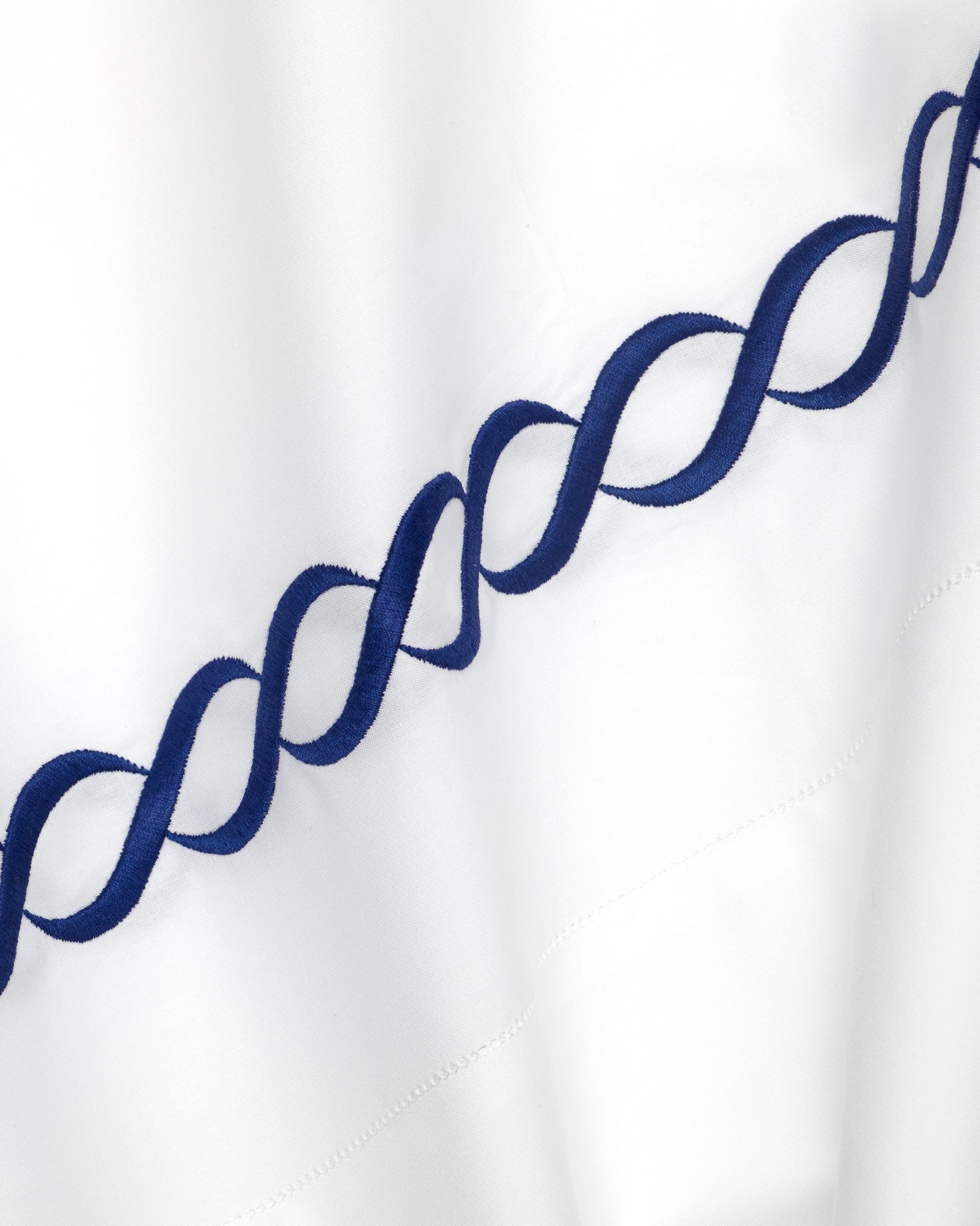 Treccia Moderno white/navy texture