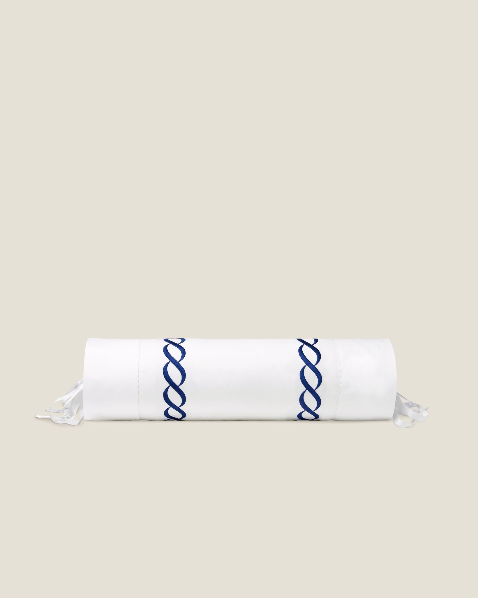 Treccia Moderno white/navy neckroll sham