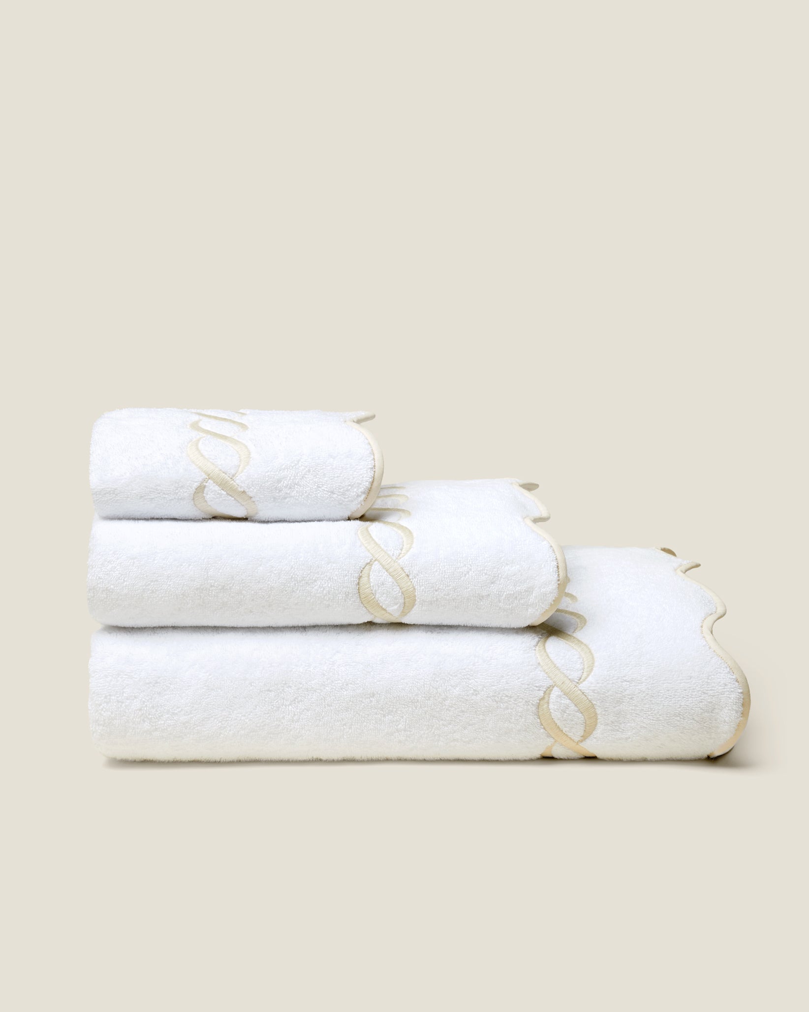 Treccia white/beige bath towel stack side view