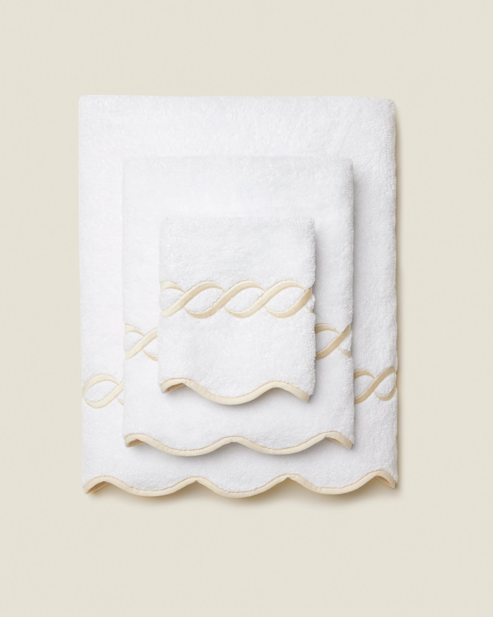 Treccia white/beige bath towel stack 