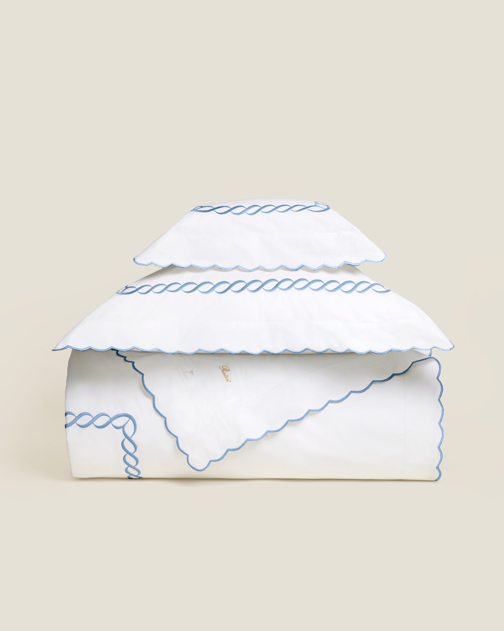 Treccia duvet cover stack in white/medium blue