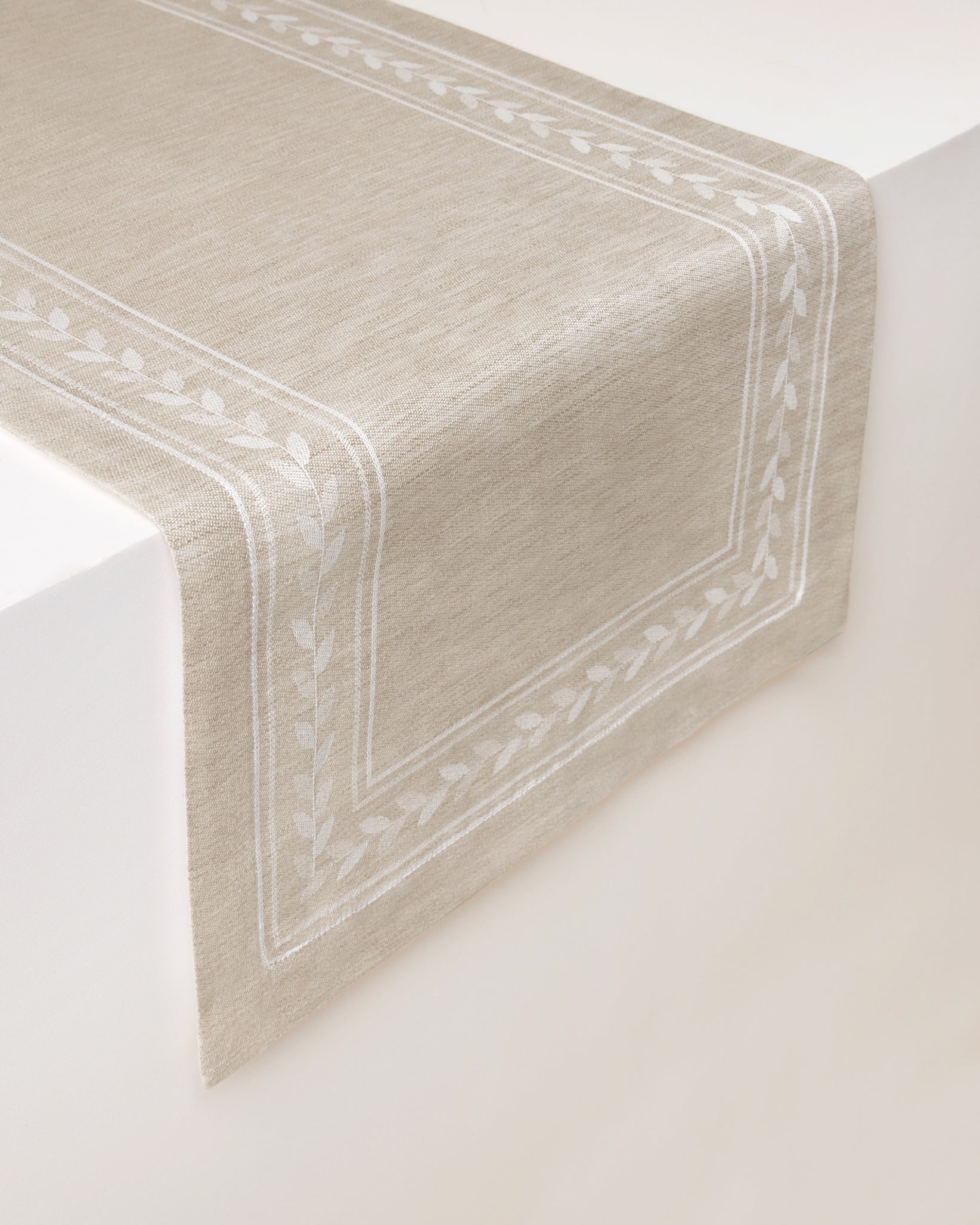 Impero Table Runner in beige