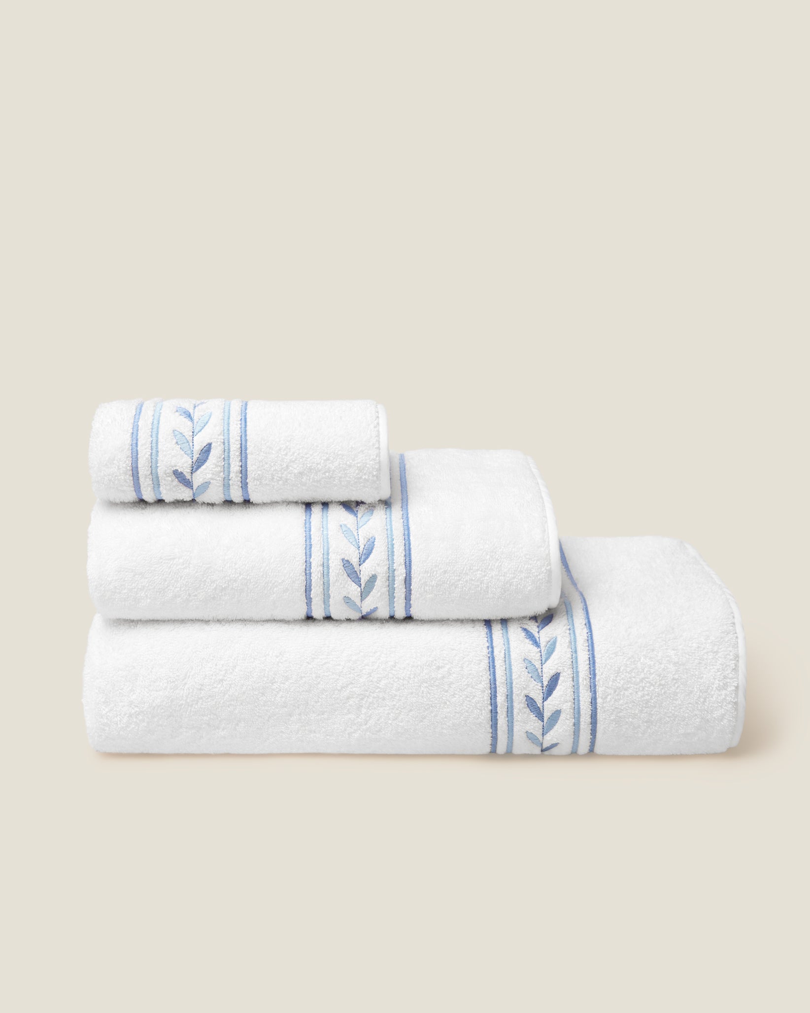 Impero White/Medium Blue Bath Set