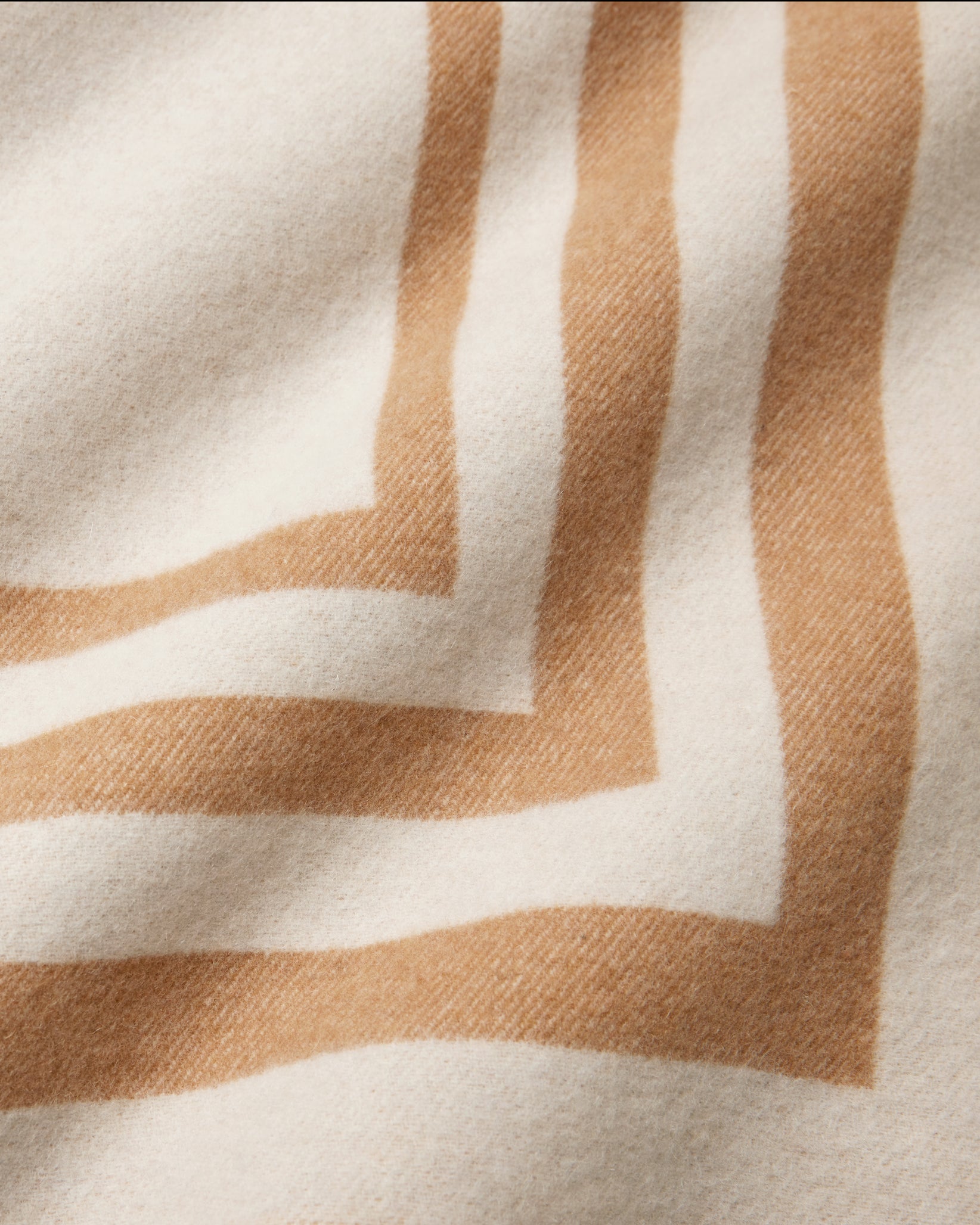 Tre Righe Throw in beige close-up
