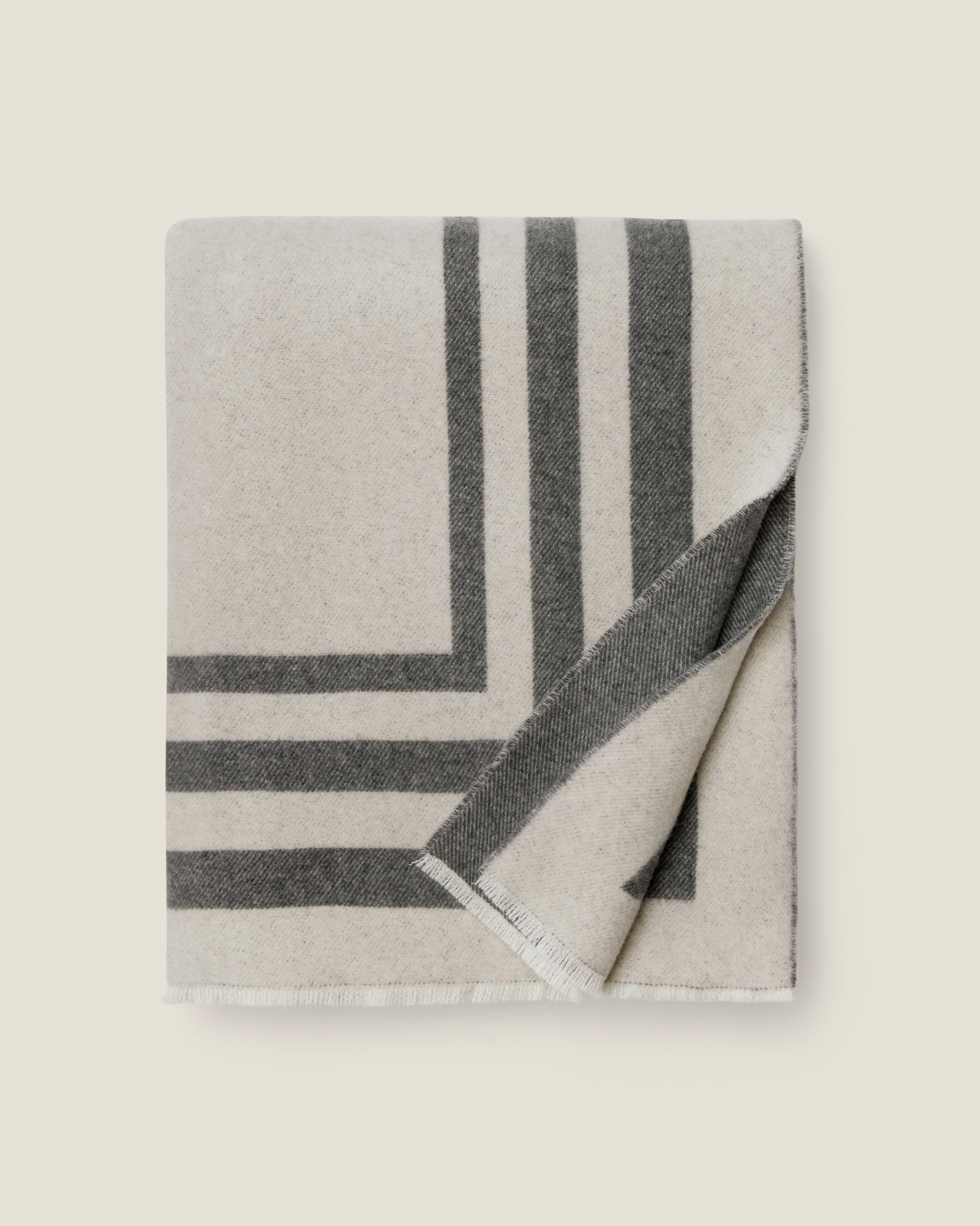 Tre Righe Throw in charcoal