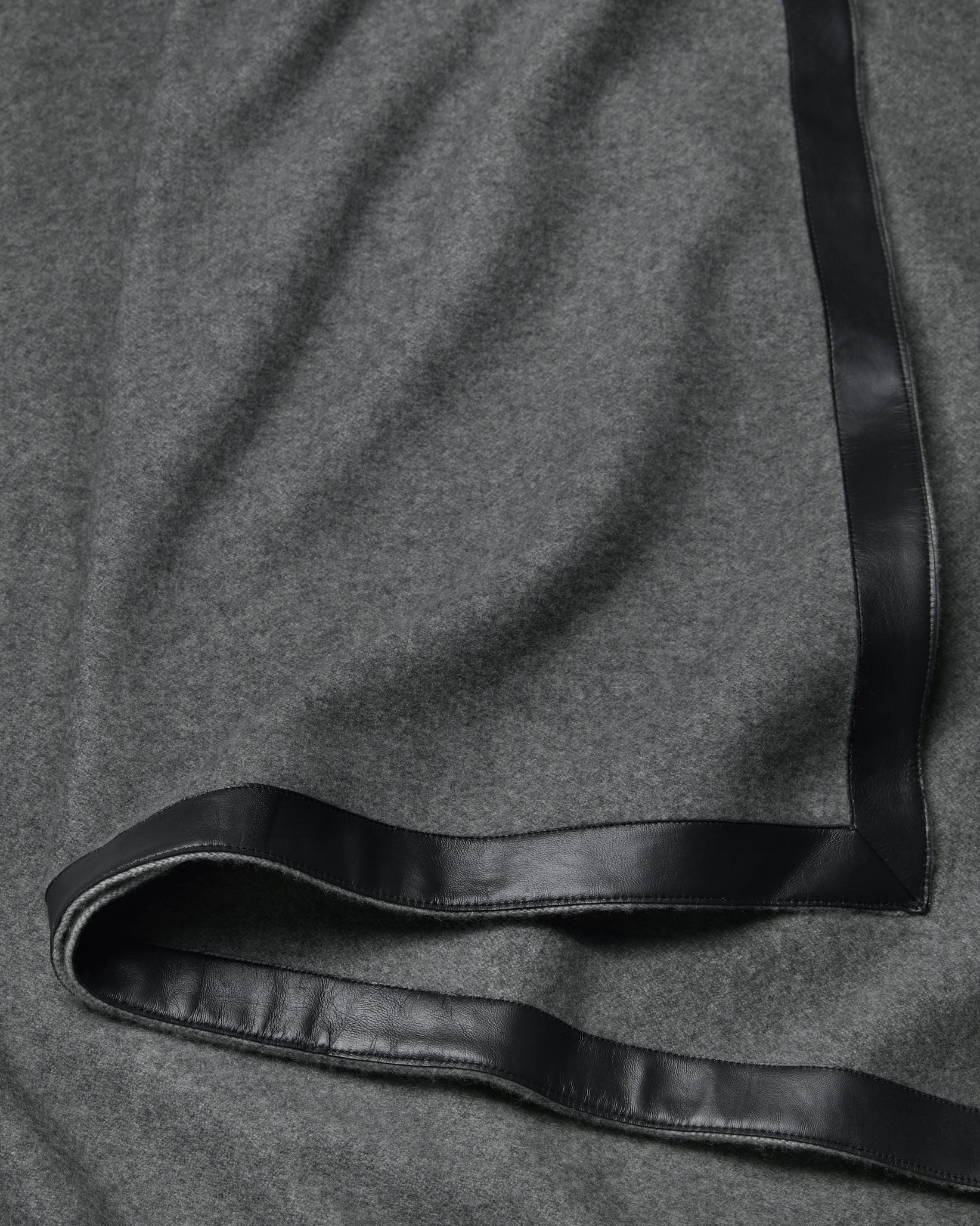 Charcoal/sterling dolomiti throw texture