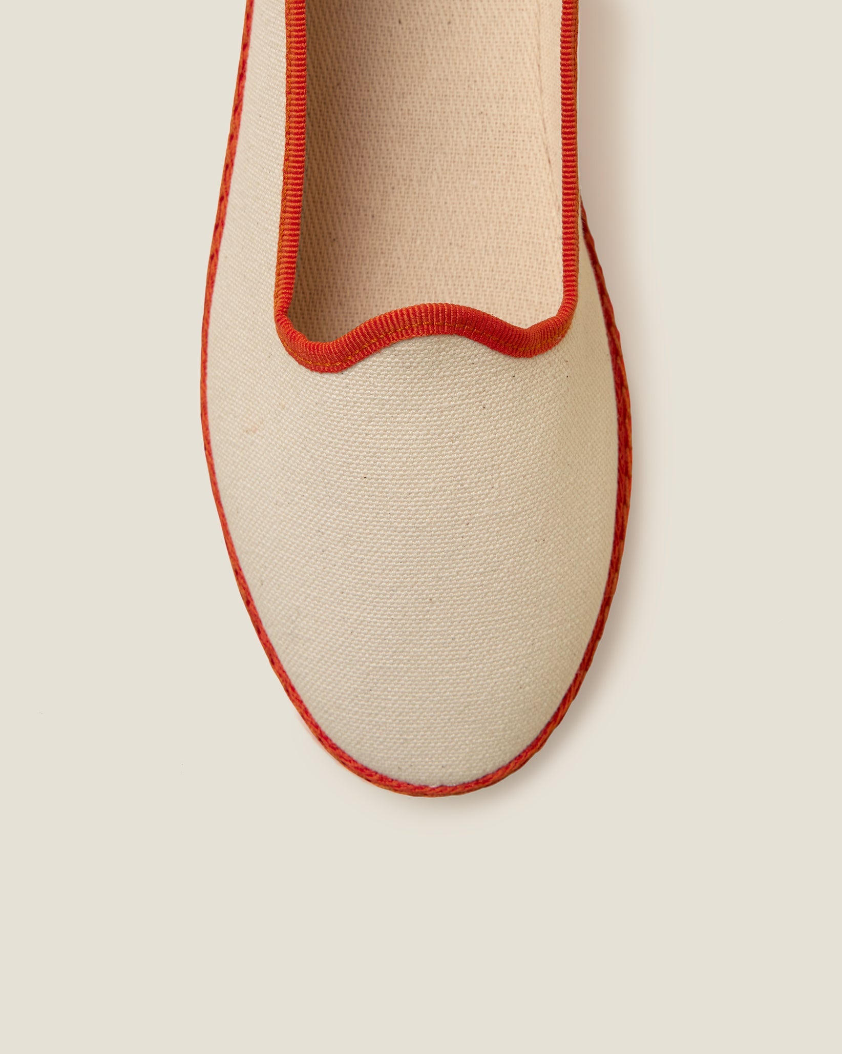 Resort shoe in ecru/orange