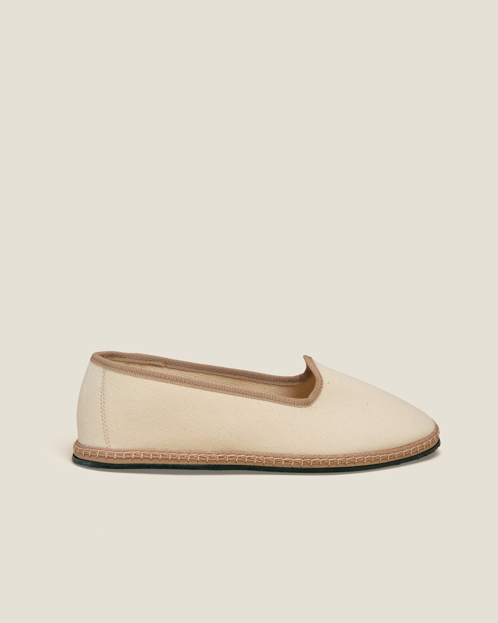 Resort shoe in ecru/tan