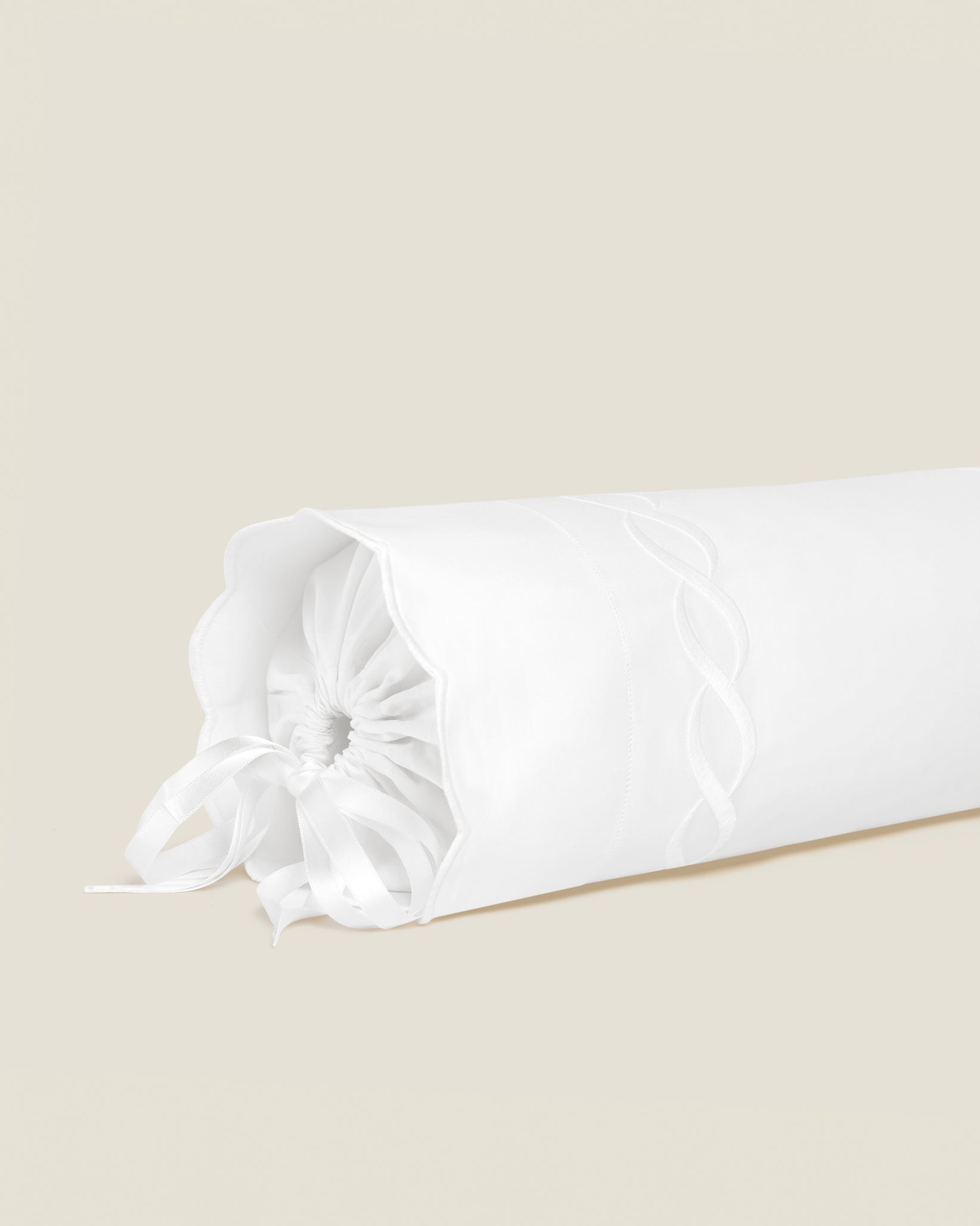 Treccia Splendore white/white neckroll sham