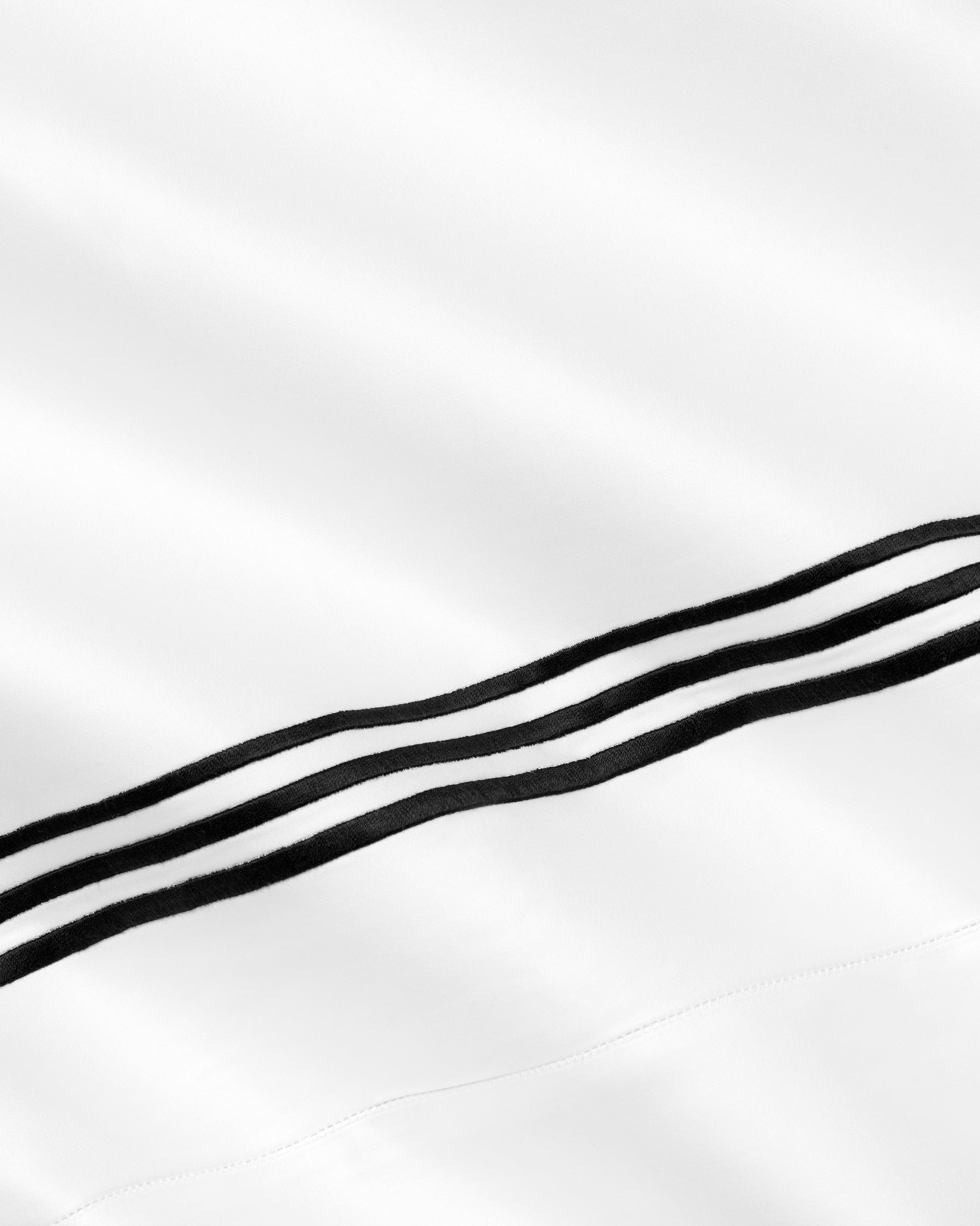 Tre Righe Splendore white/black pillowcase texture