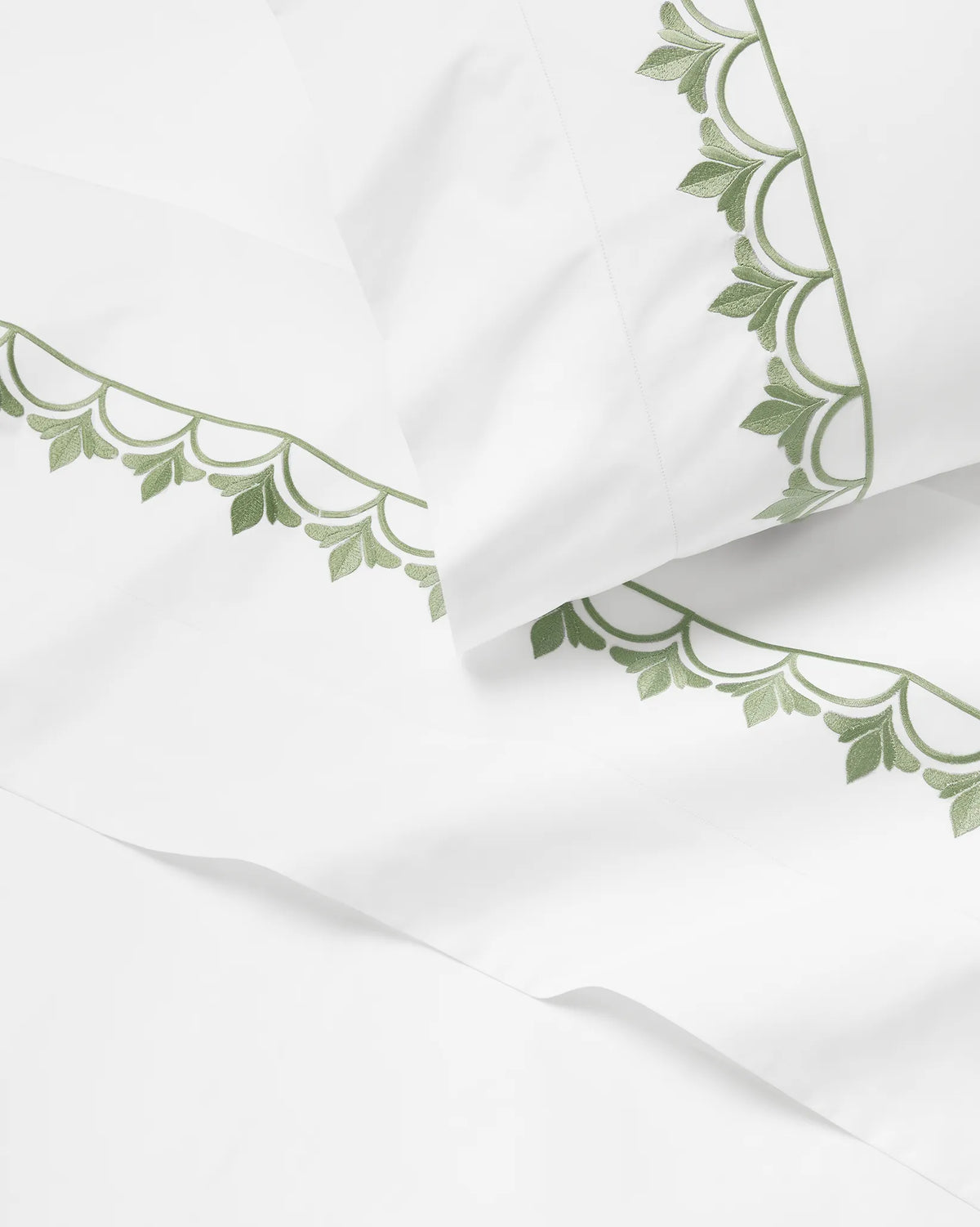 Arcata white/clover flat sheet and pillowcase
