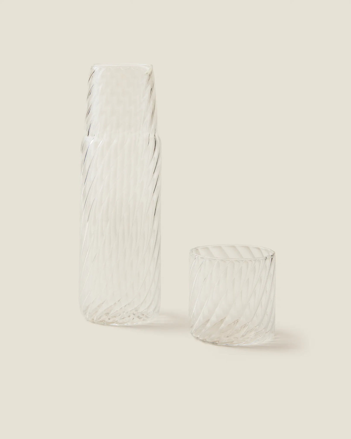 Onda chiara carafe and cup
