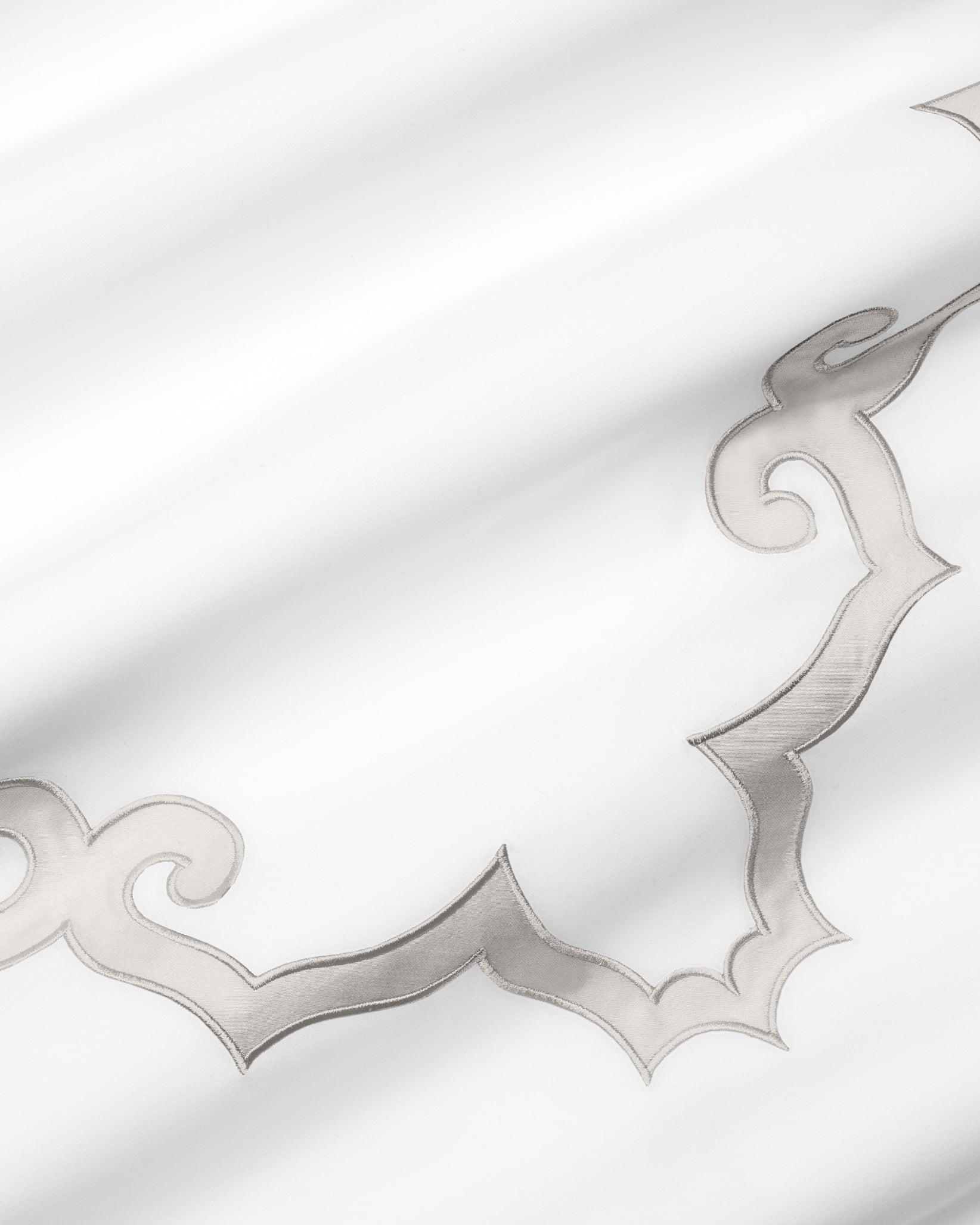 Marrakesh white/sterling pillowcase texture 