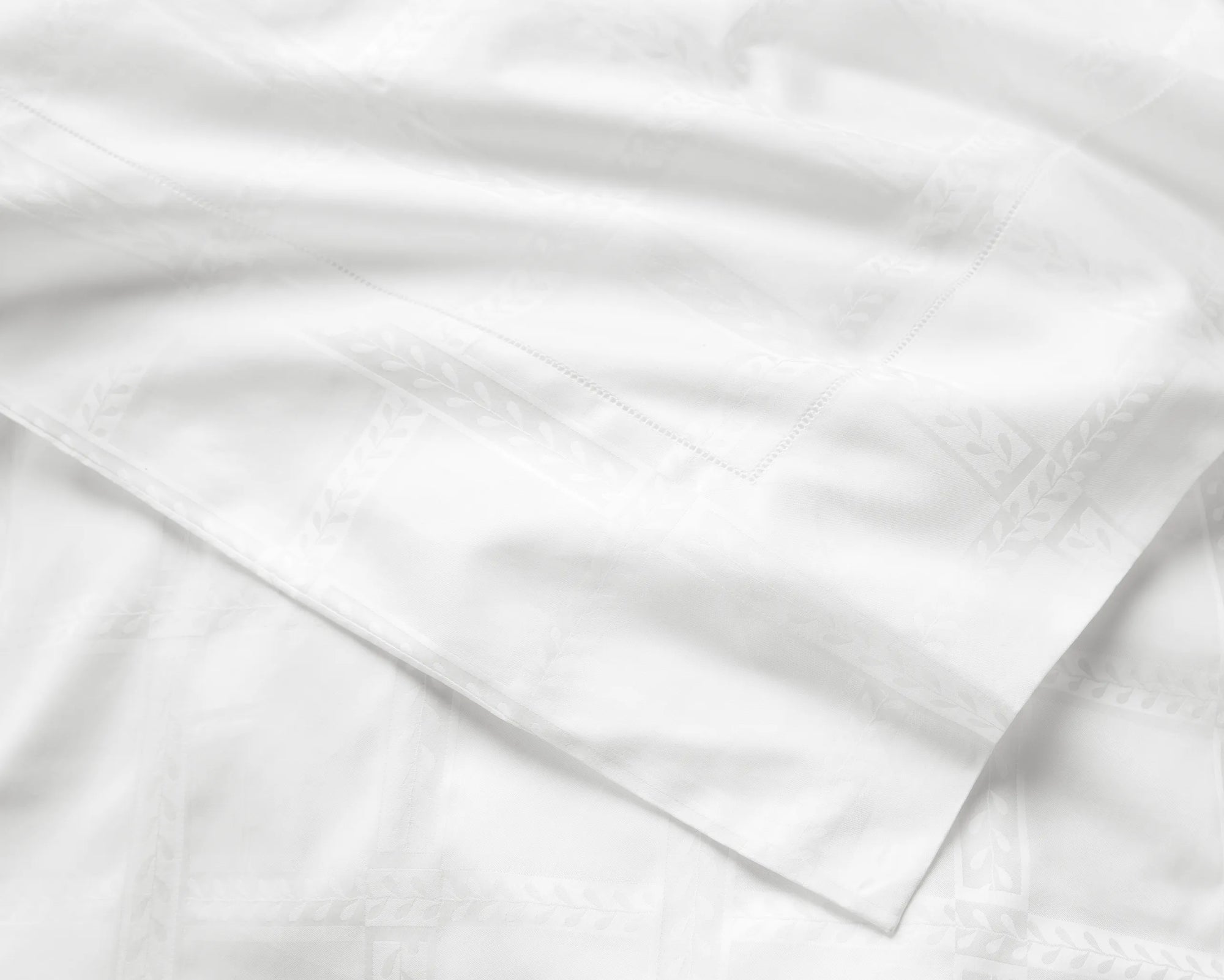 Impero Jacquard white bedding texture