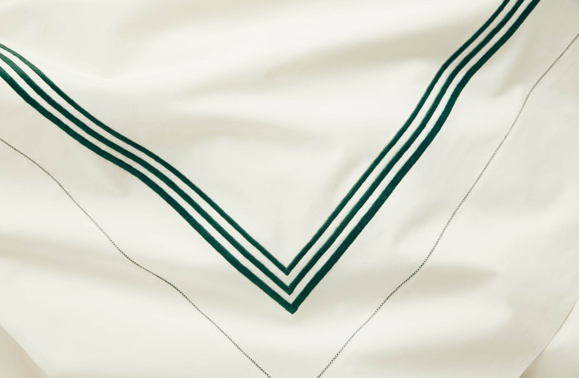 Tre Righe Ivory/emerald bed linens close up