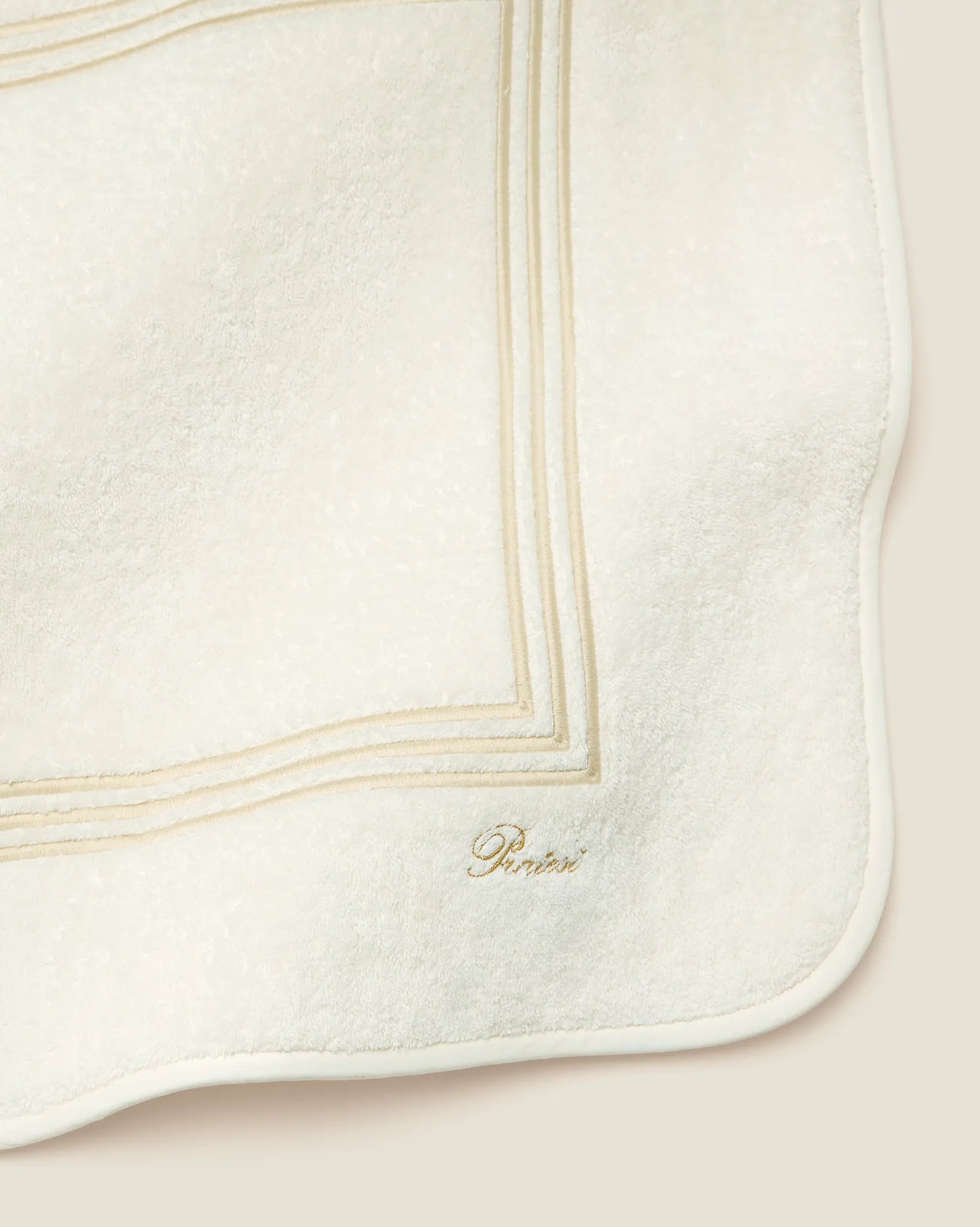 Tre Righe Ivory/beige tub mat corner details