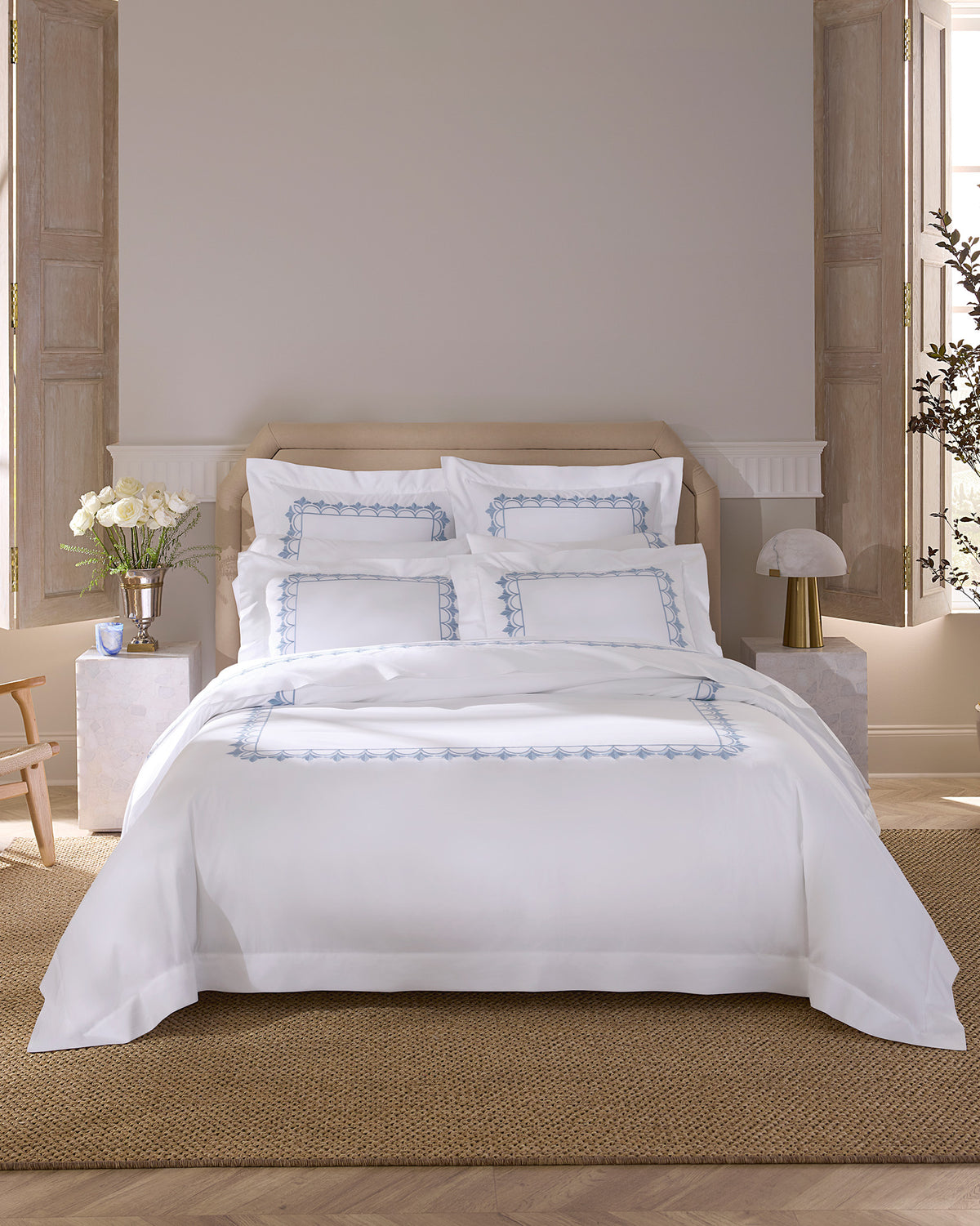 Arcata white/medium blue full bed