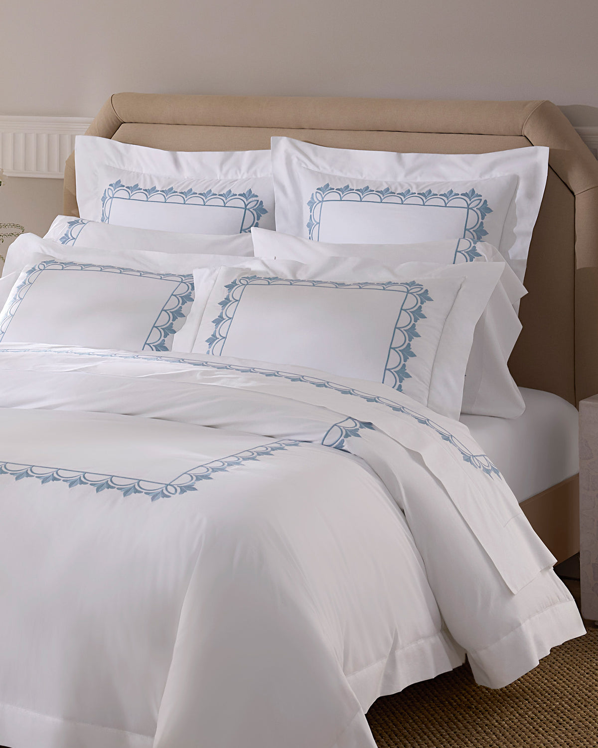 Arcata white/medium blue full bed side angle