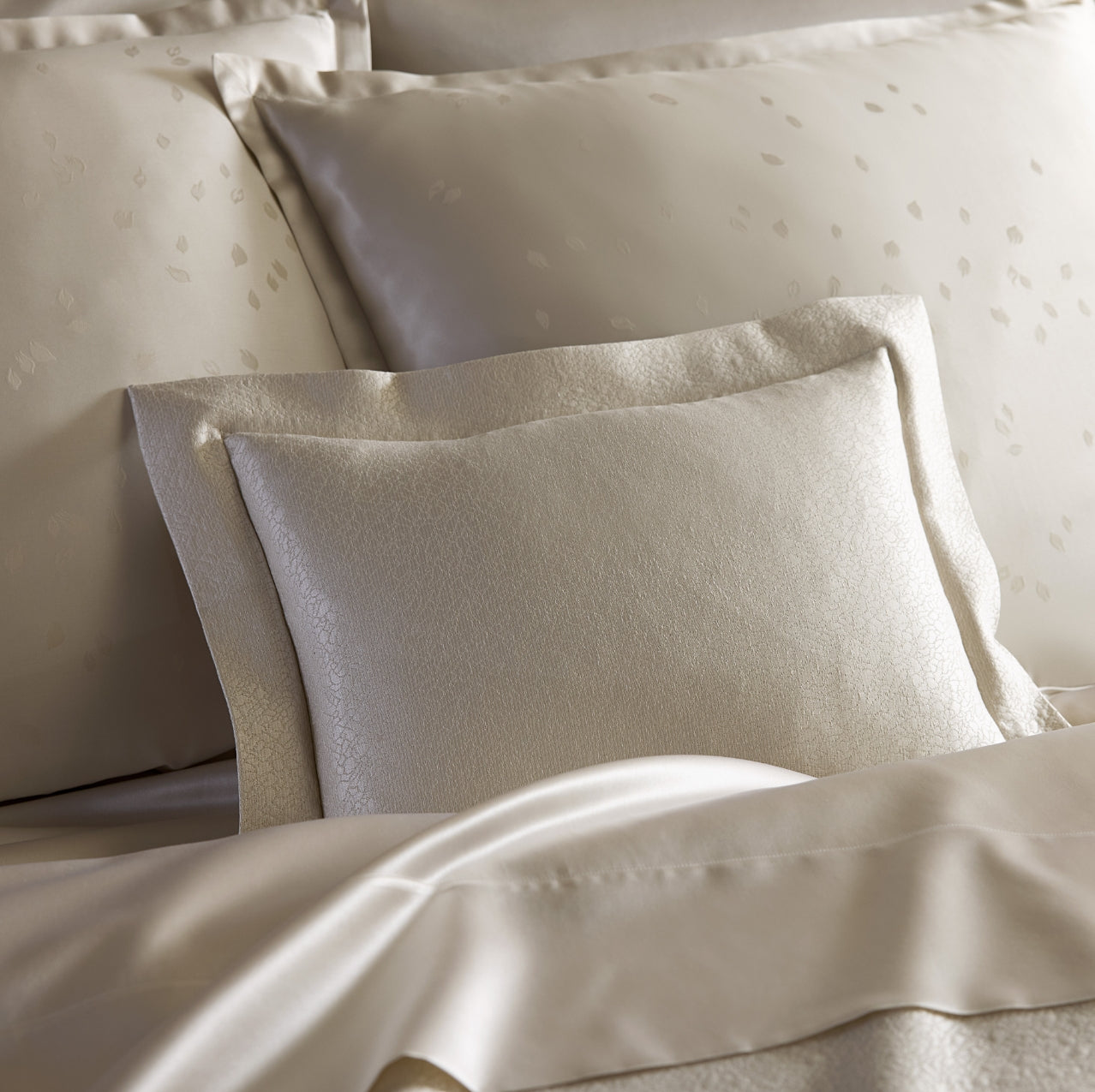 Anemone pillowcase and shams 
