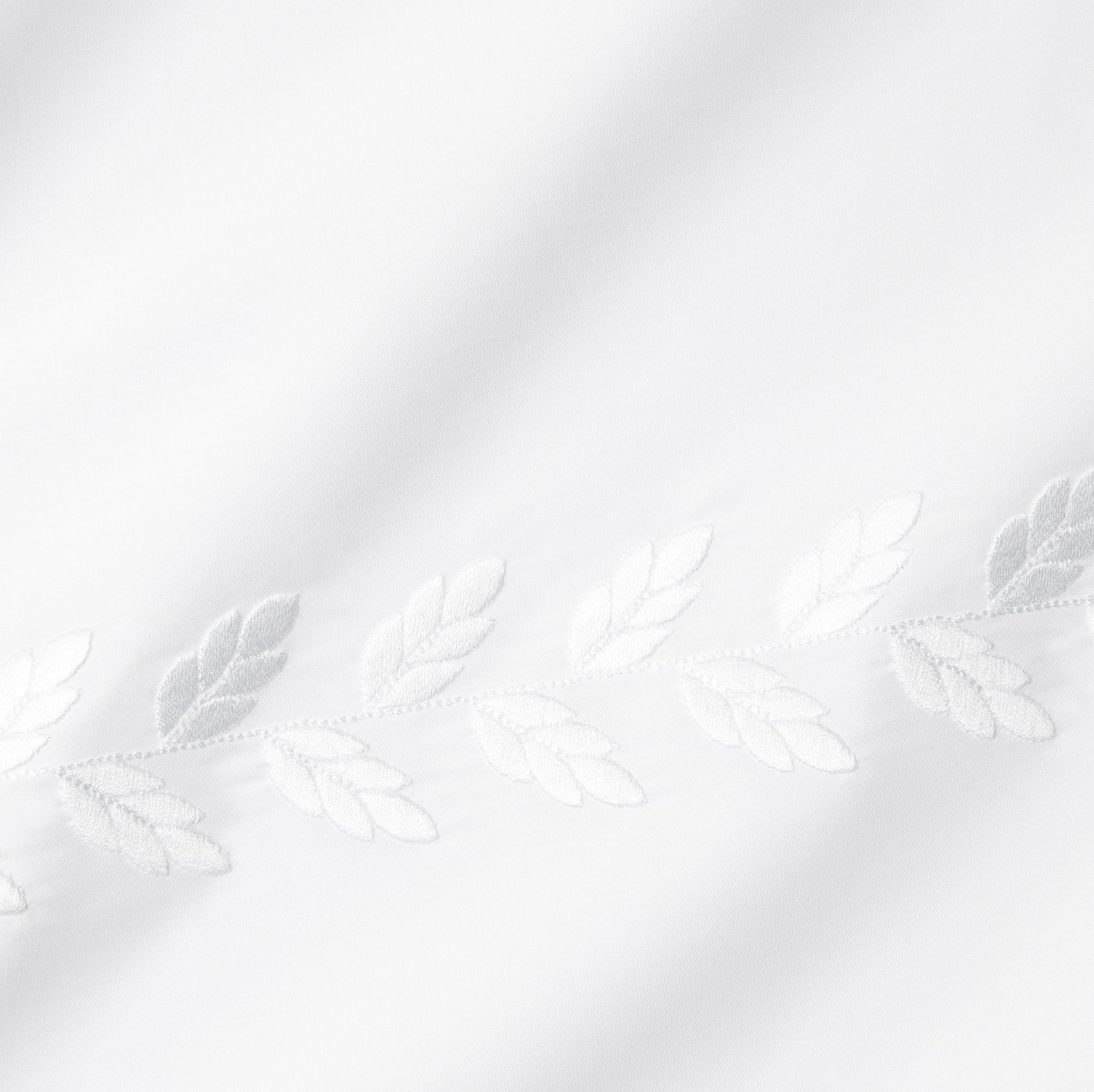 Federico bed white/whtie close up