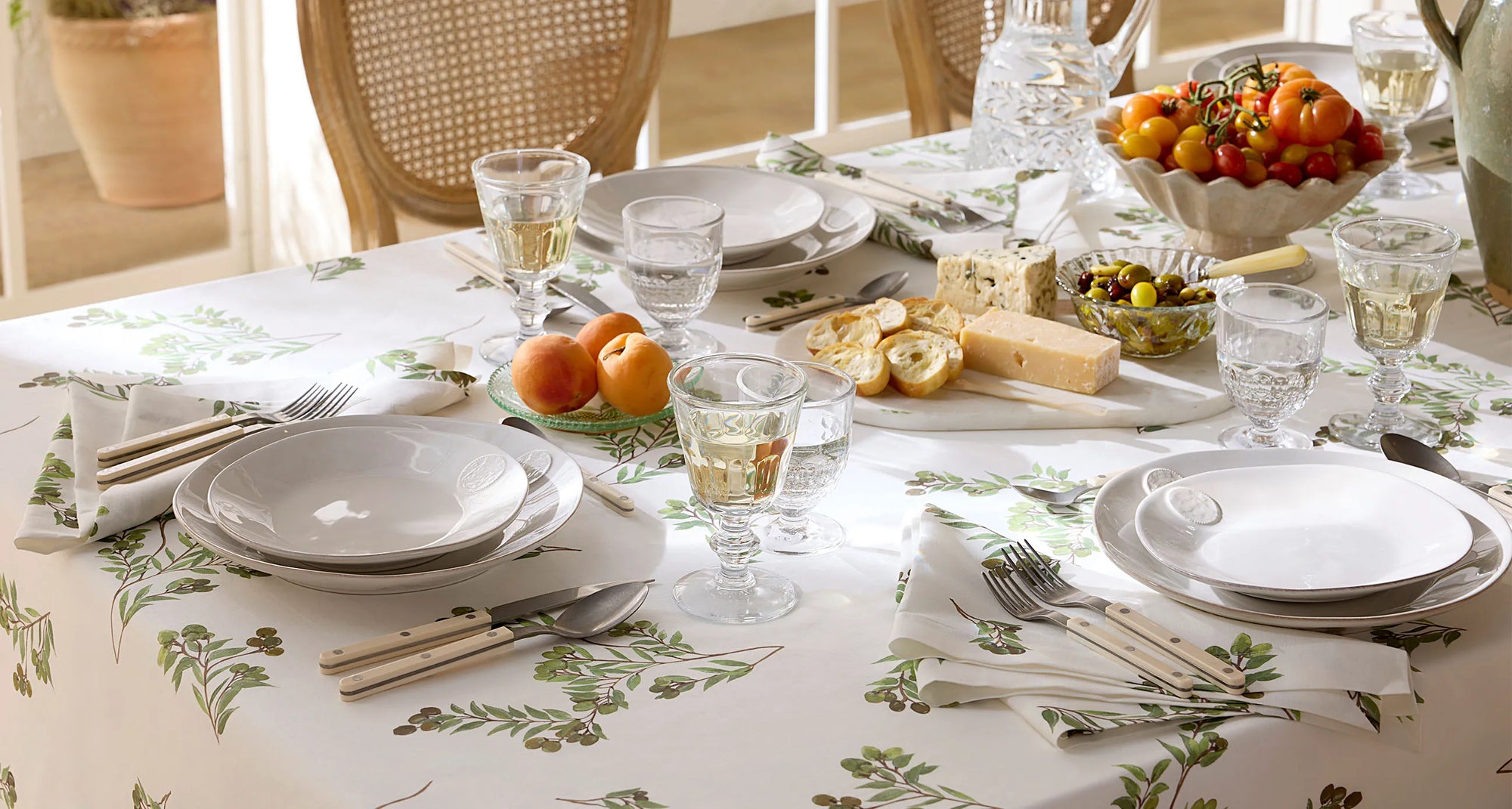 Olivia tablecloth and napkins table setting