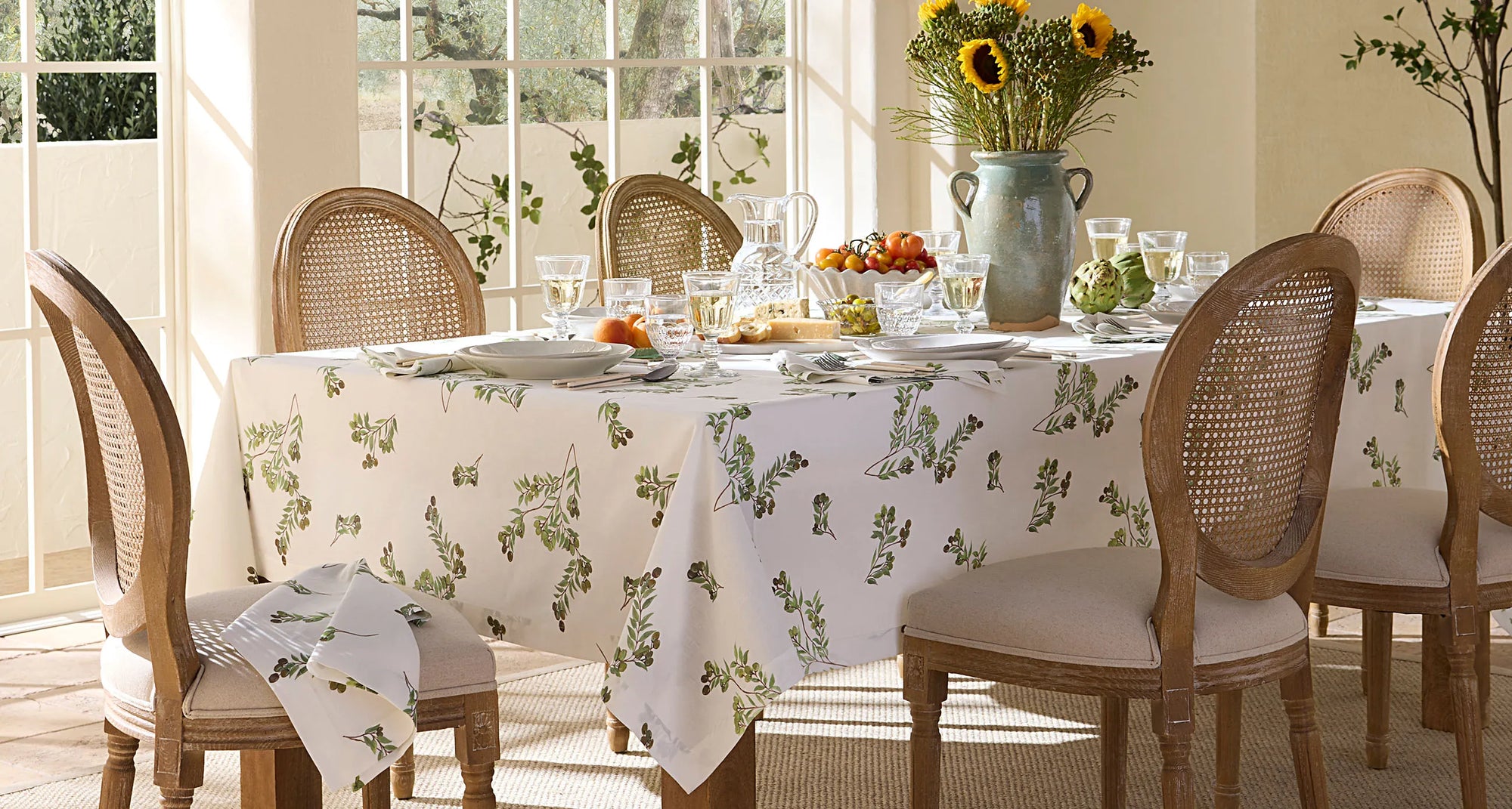 Olivia Tablecloth and table napkins