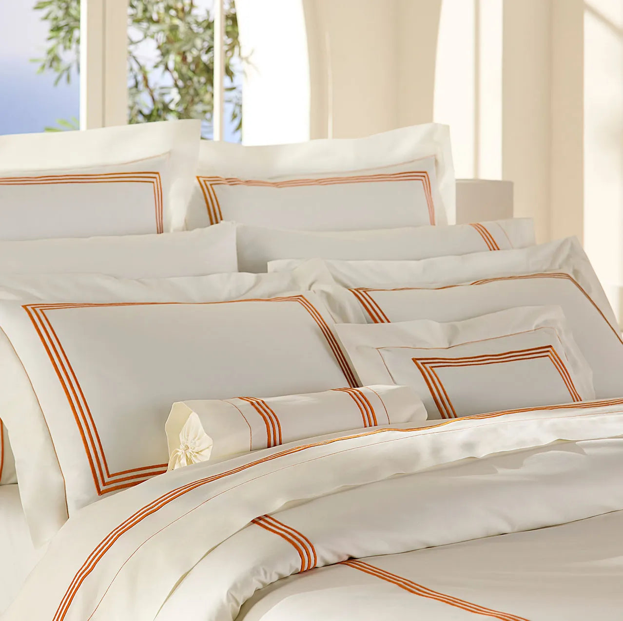 Tre Righe Ivory/Orange bed close up