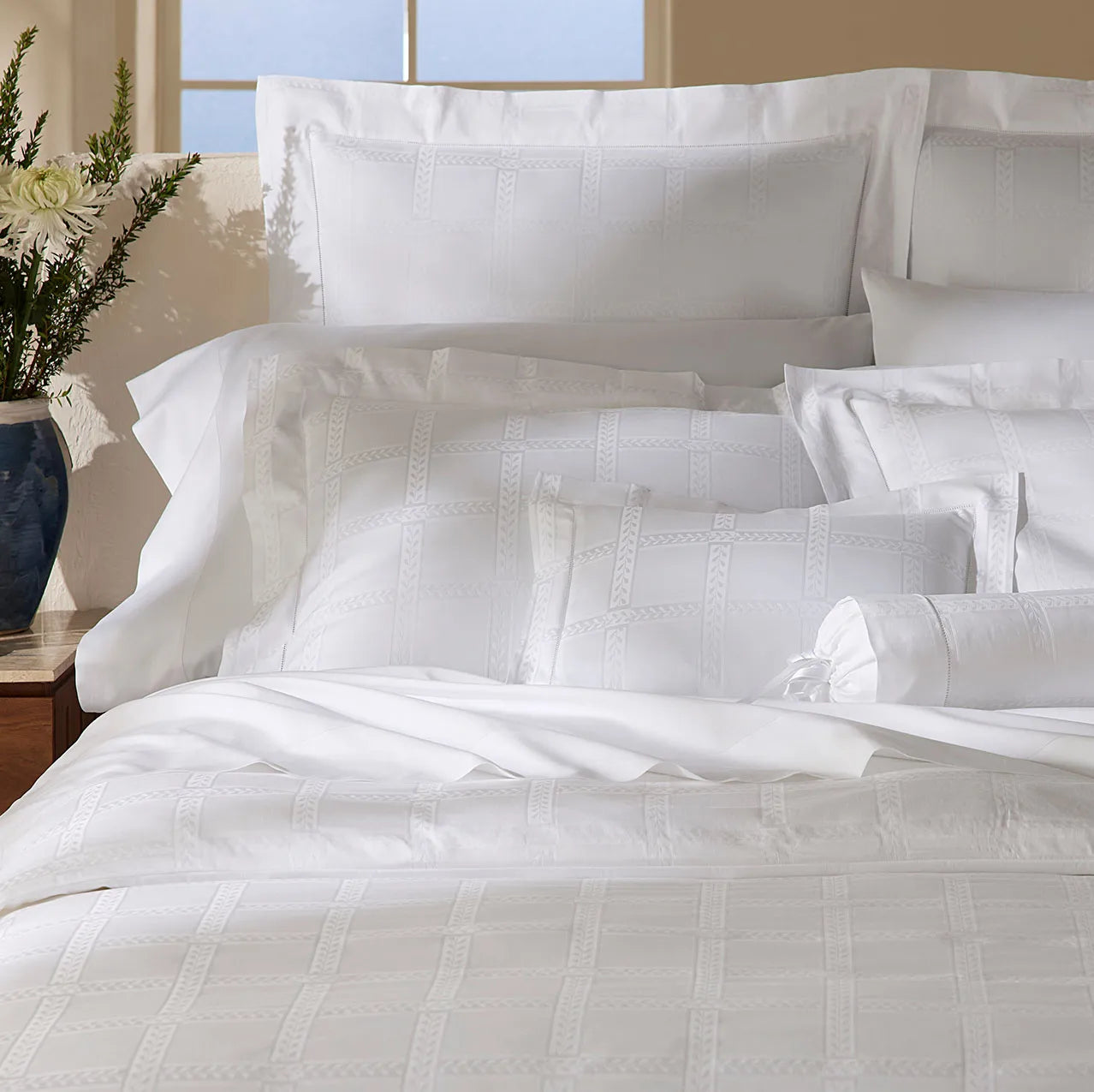 Impero Jacquard bed close up