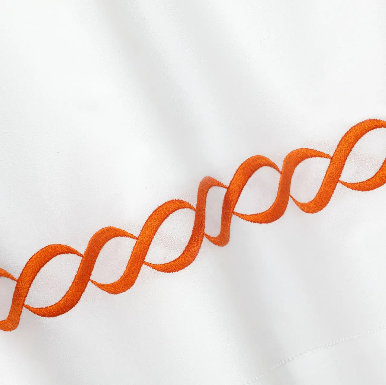 Treccia bed in white/orange motif details